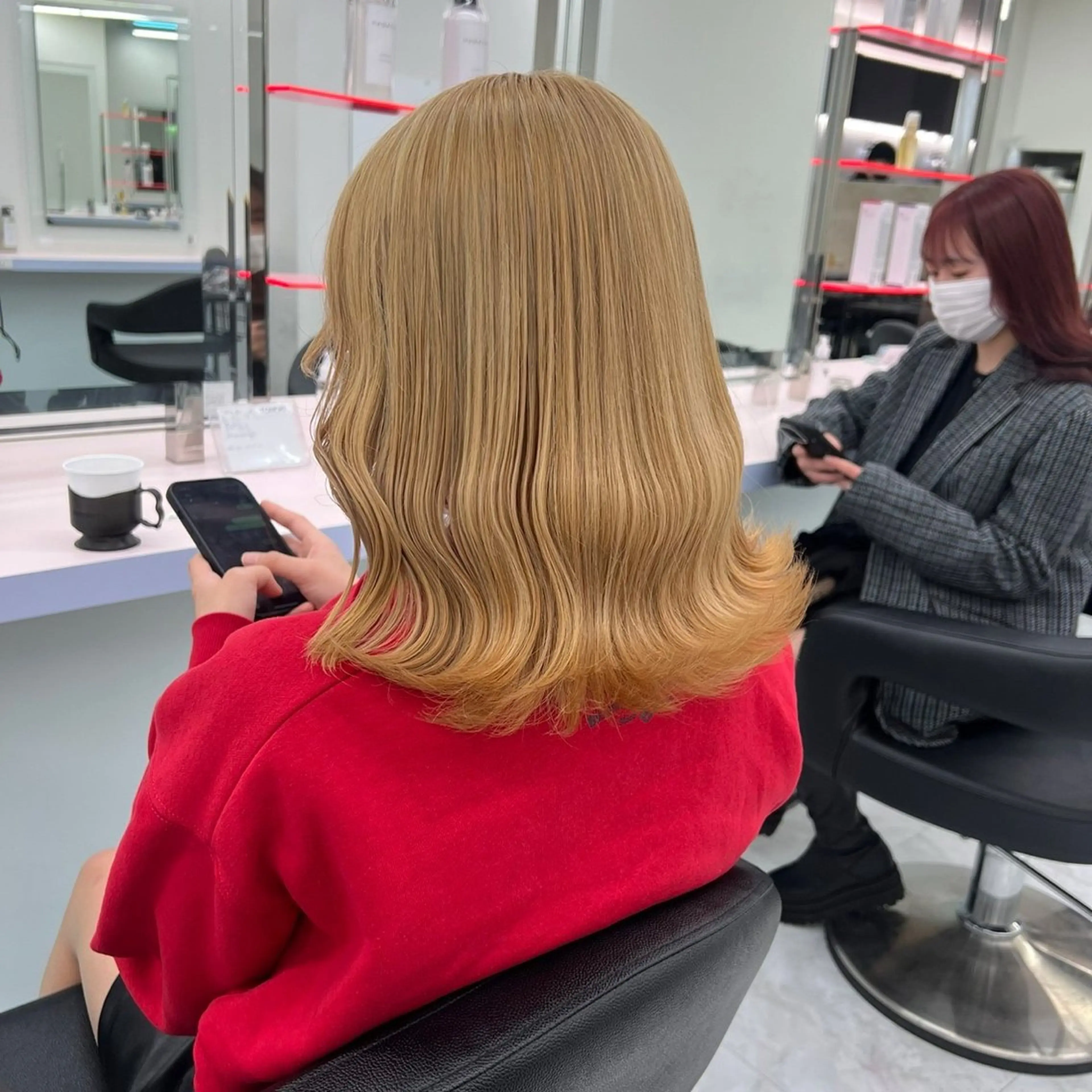 ミディアム カラー ヘアカラー ヘッドスパ 🫧ハイトーン🫧 ベージュ🫧徹哉のヘアスタイル