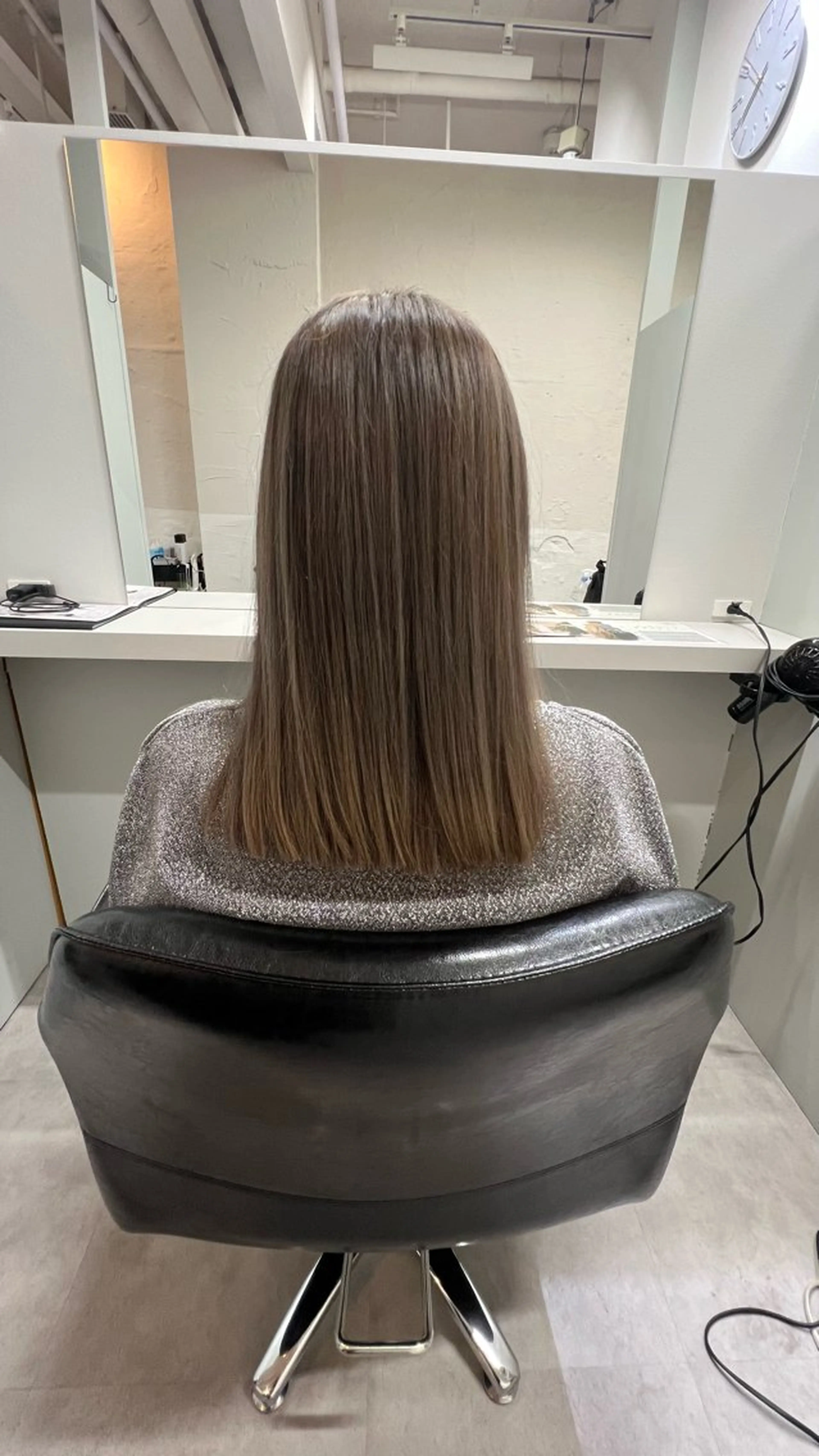 セミロング カラー ダブルカラー グレージュ ヘアカラー 🎀tokute ナオ🧸のヘアスタイル