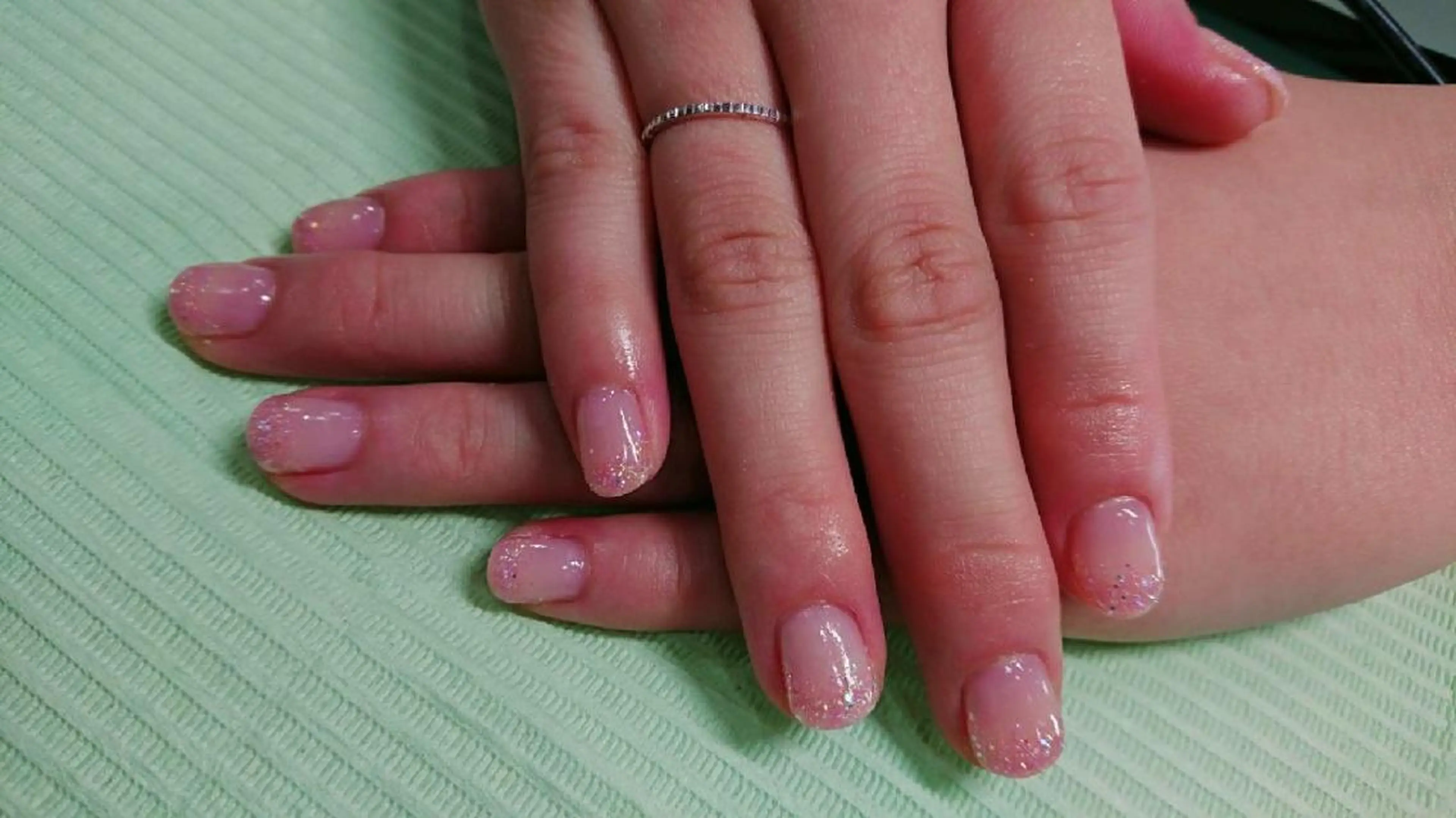 ネイル ラメ(グリッター) オフィスネイル ピンク ラ・クレア所属・井川 佳奈のネイルデザイン