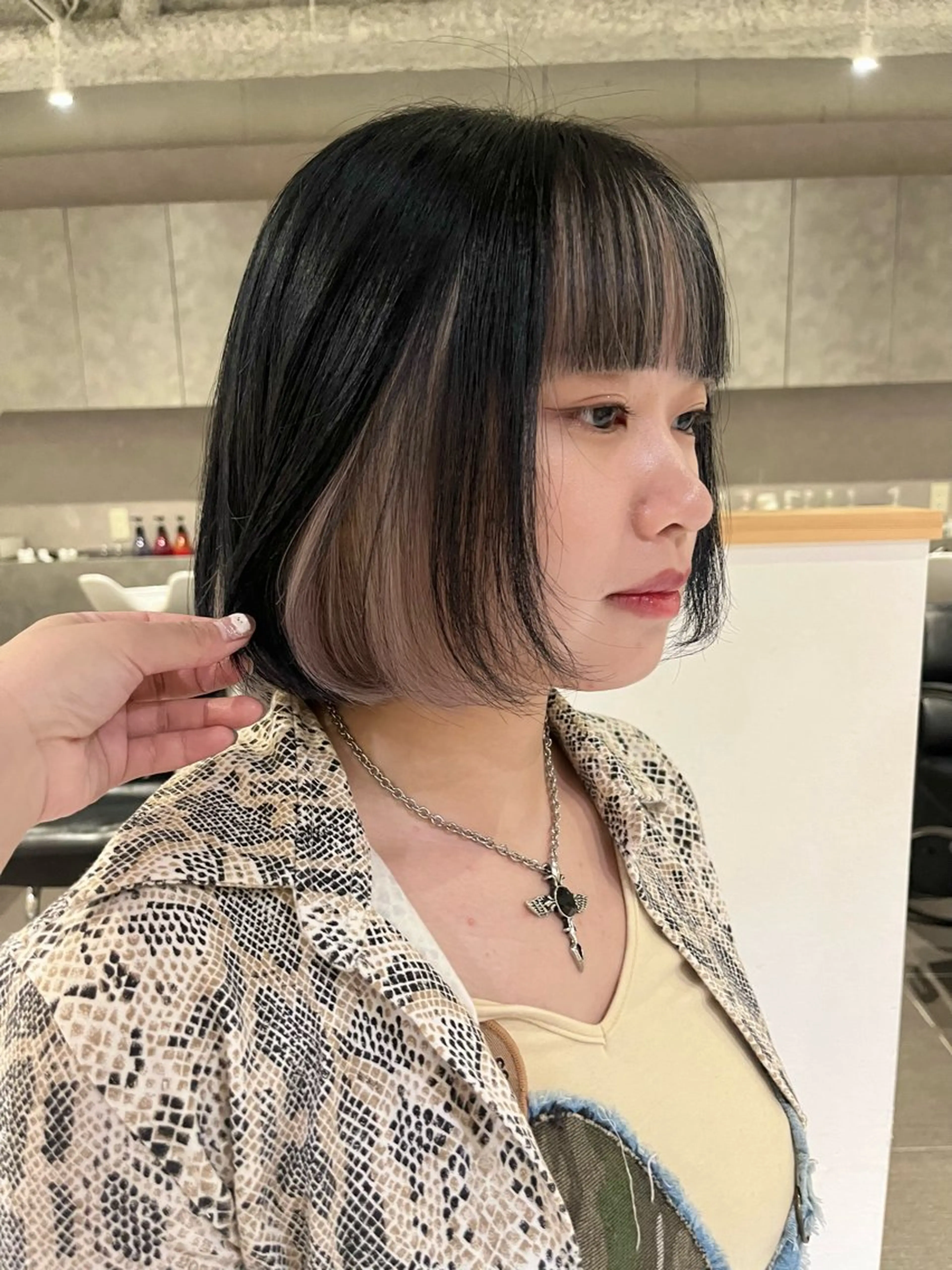 ショート カラー ベージュカラー ハイトーンカラー インナーカラー ボブ 桃果 momokaのヘアスタイル