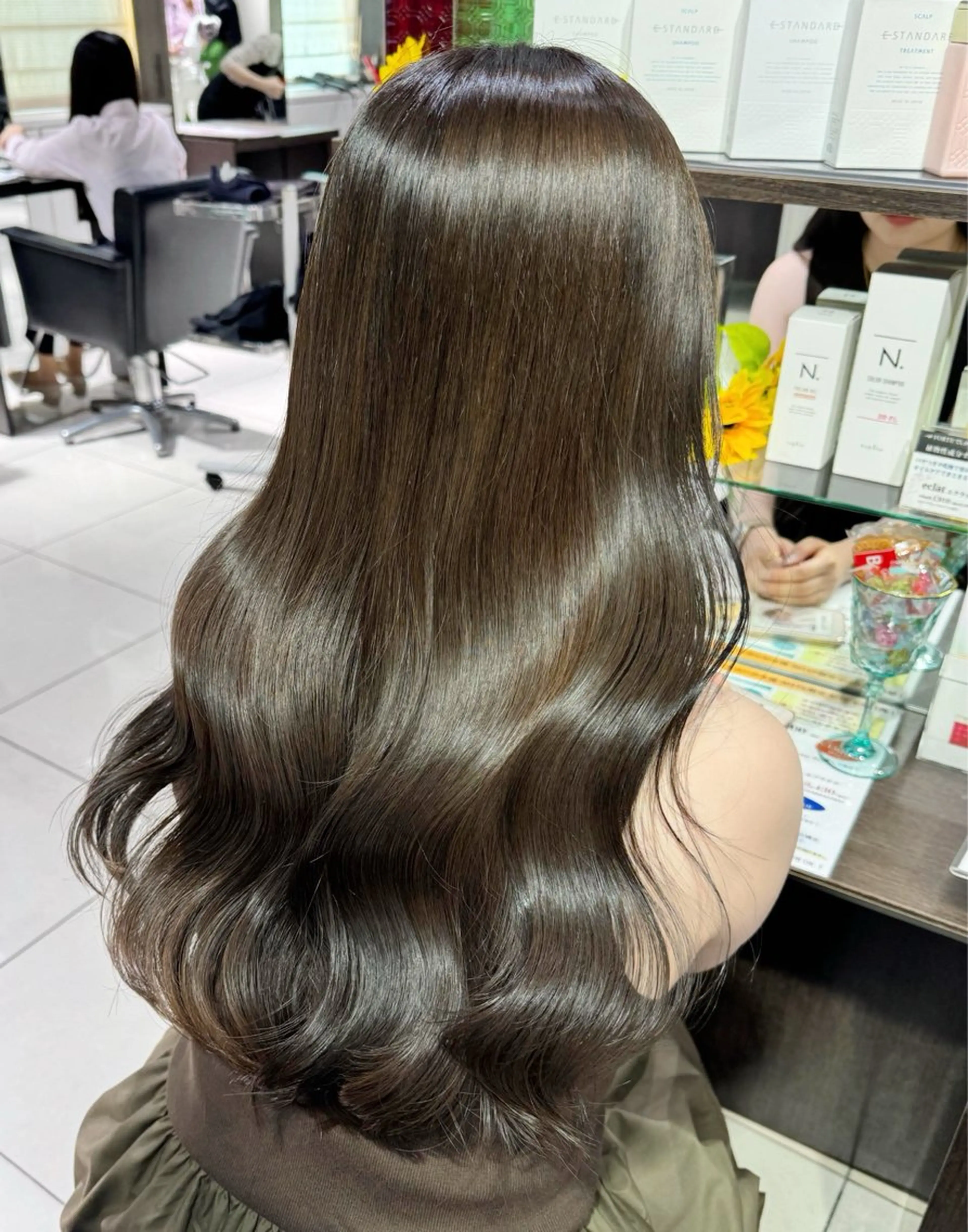 【ツヤ感カラー✨】カット＋カラー＋髪質改善トリートメント🫧の写真