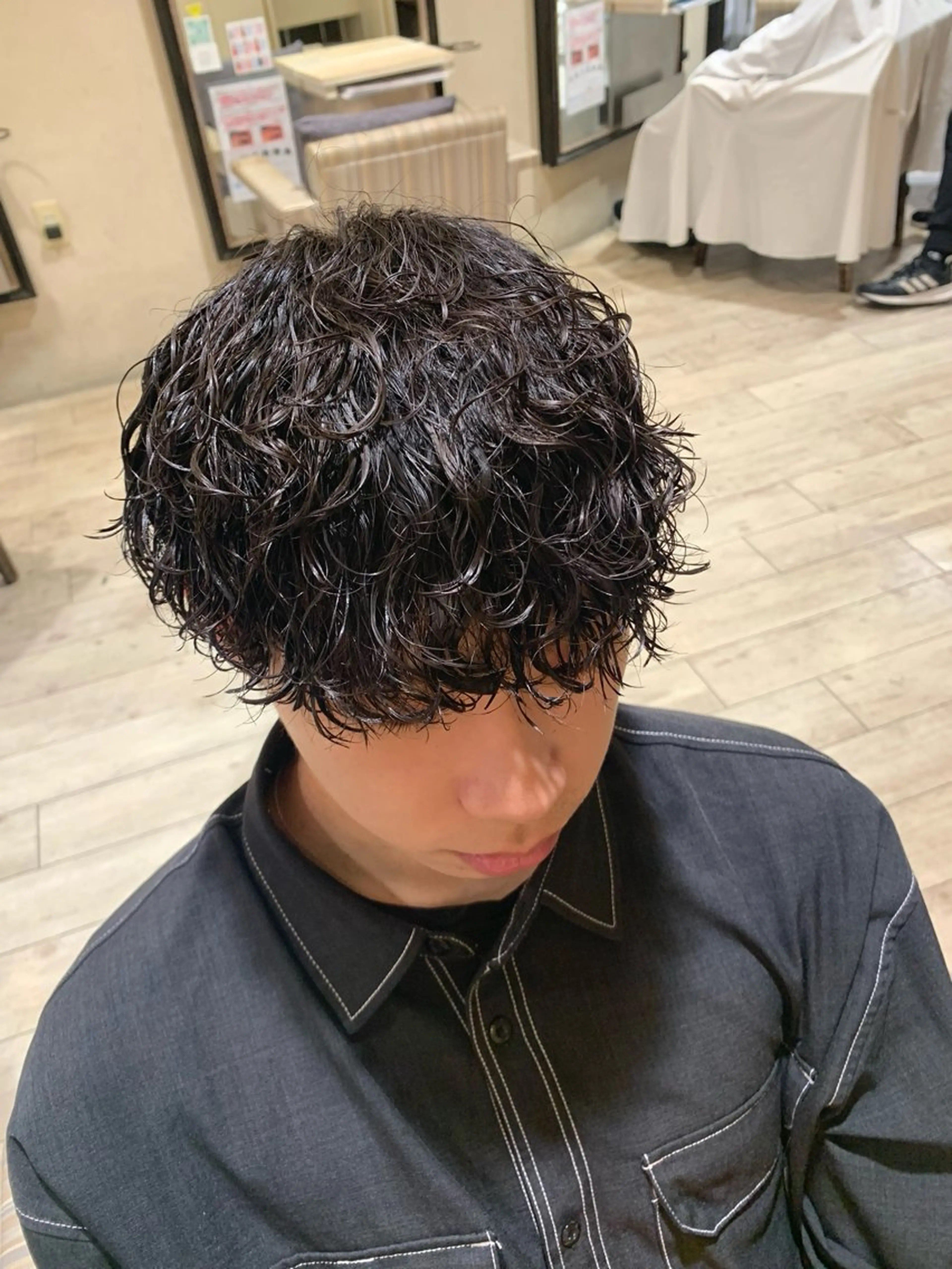 パーマ メンズ メンズブリーチ フェードカット メンズ韓国風 メンズパーマ メンズツイストパーマ カット パーマ 梅田マンツーマン メンズ特化美容師のヘアスタイル