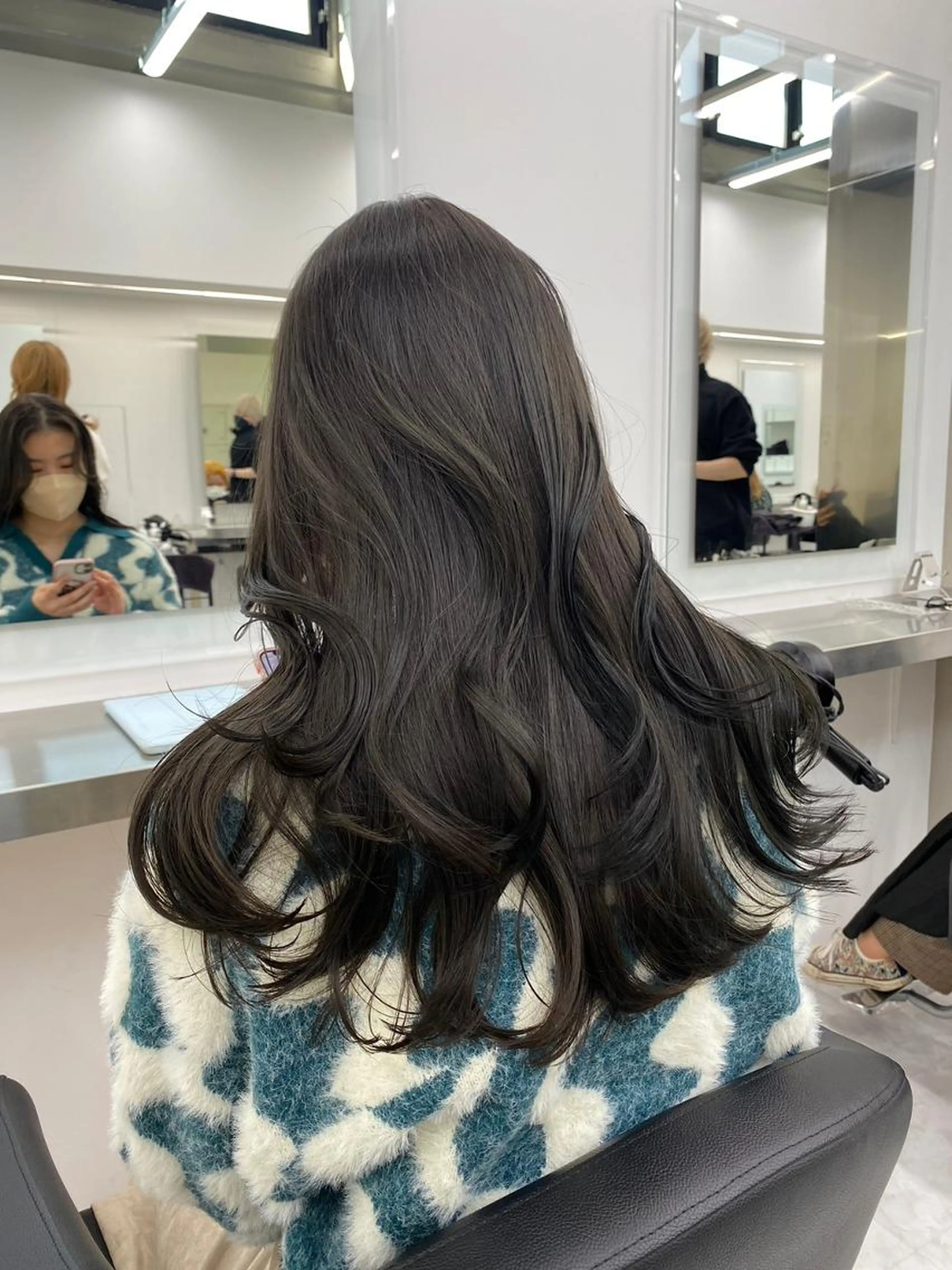 🪽垢抜け韓国スタイル🪽トレンドカット➕透明感ワンカラー➕オリジナルトリートメント➕炭酸SPA➕コテ巻き仕上げの写真