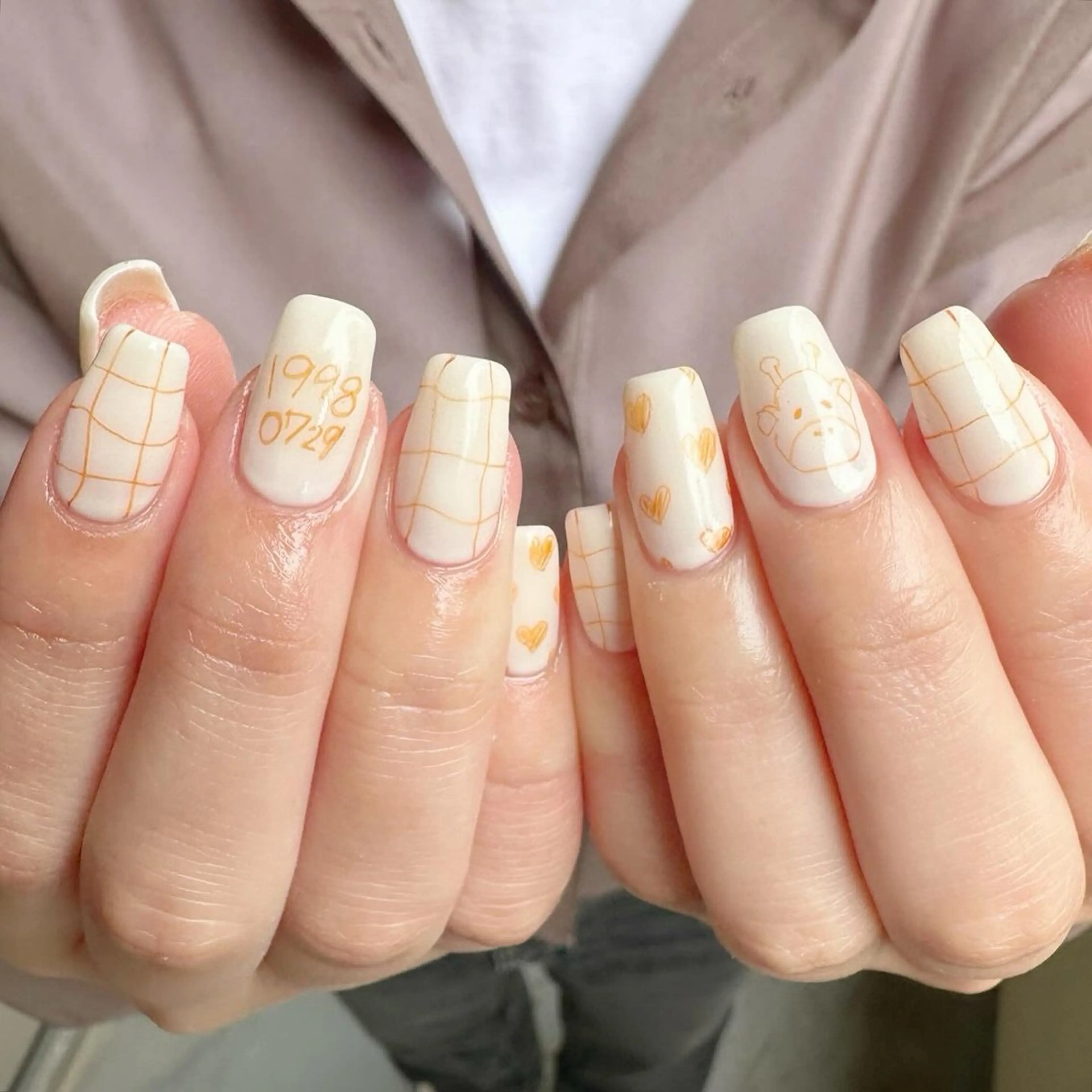 ネイル 氷ネイル・うるうるネイル 韓国ネイル ニュアンスネイル 夏ネイル ホワイト 🪞KAPE NAIL 🪞のネイルデザイン
