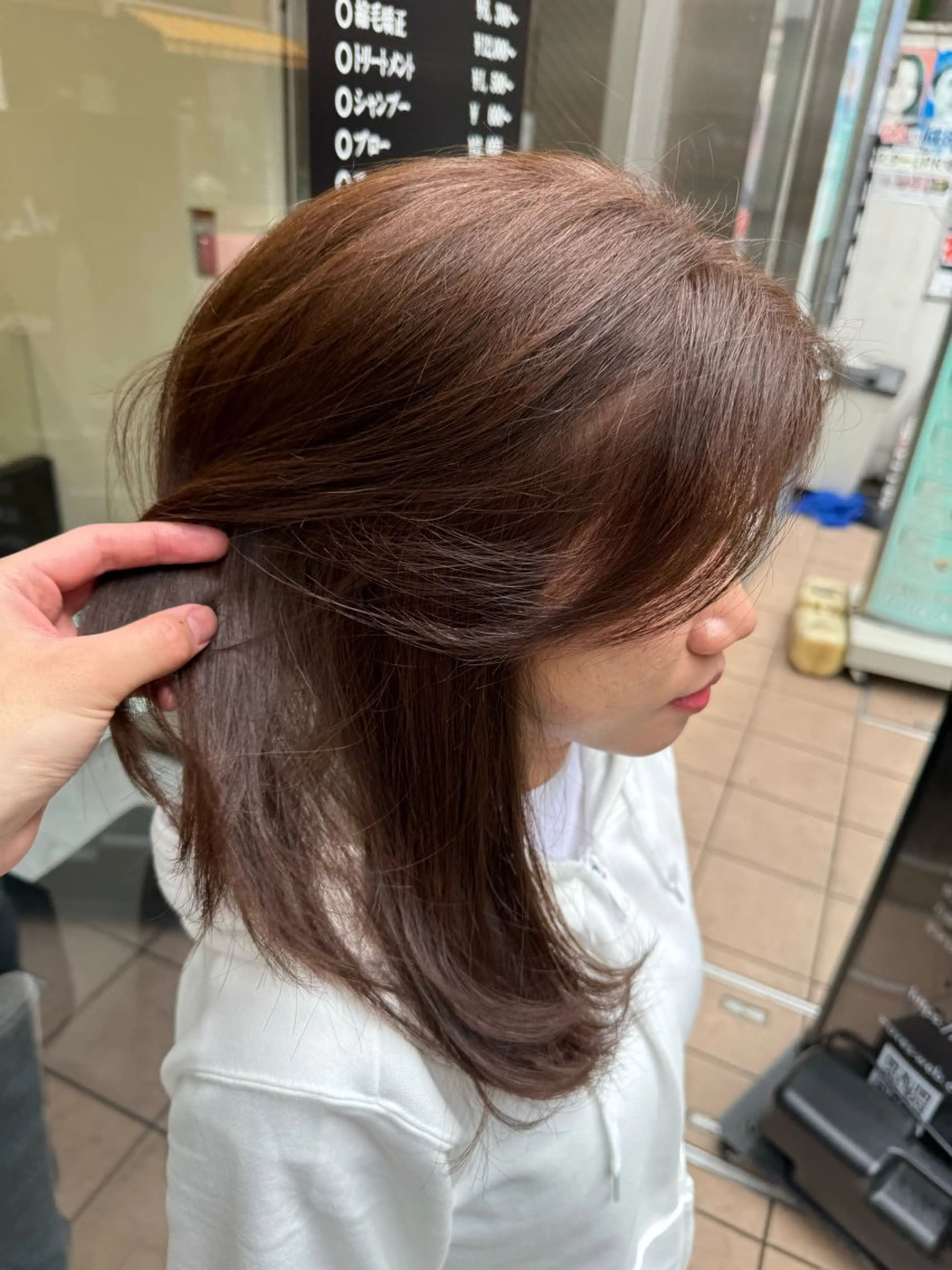 セミロング カラー ヘアアレンジ 切りっぱなしボブ アッシュ アッシュブラウン ブリーチ ブラウンカラー カット ヘアカラー トリートメント 目黒 碧人のヘアスタイル