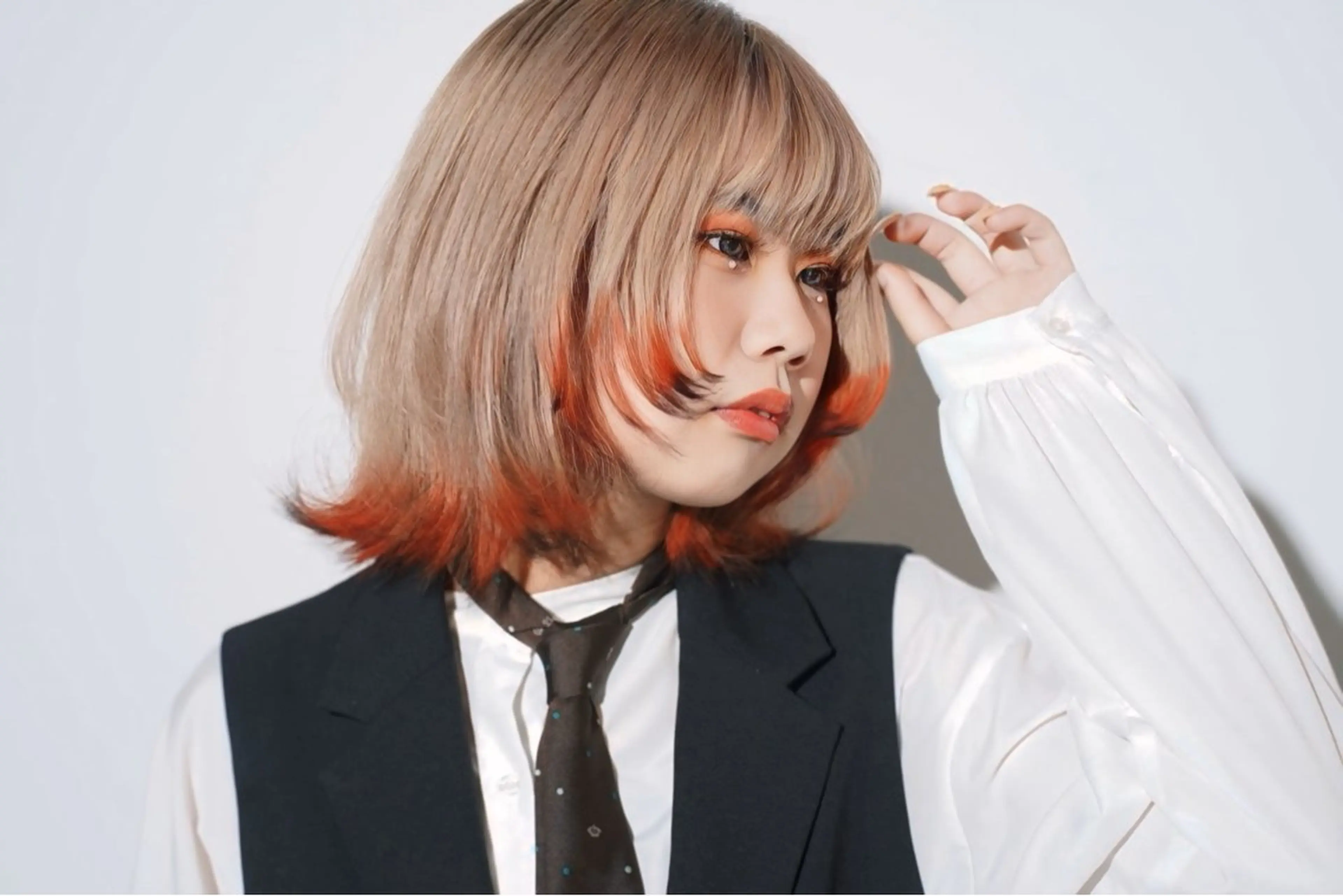 ミディアム カラー ヘアカラー LIFE 本店所属・ハイトーン×韓国 レイヤー/ 小林達哉のヘアスタイル