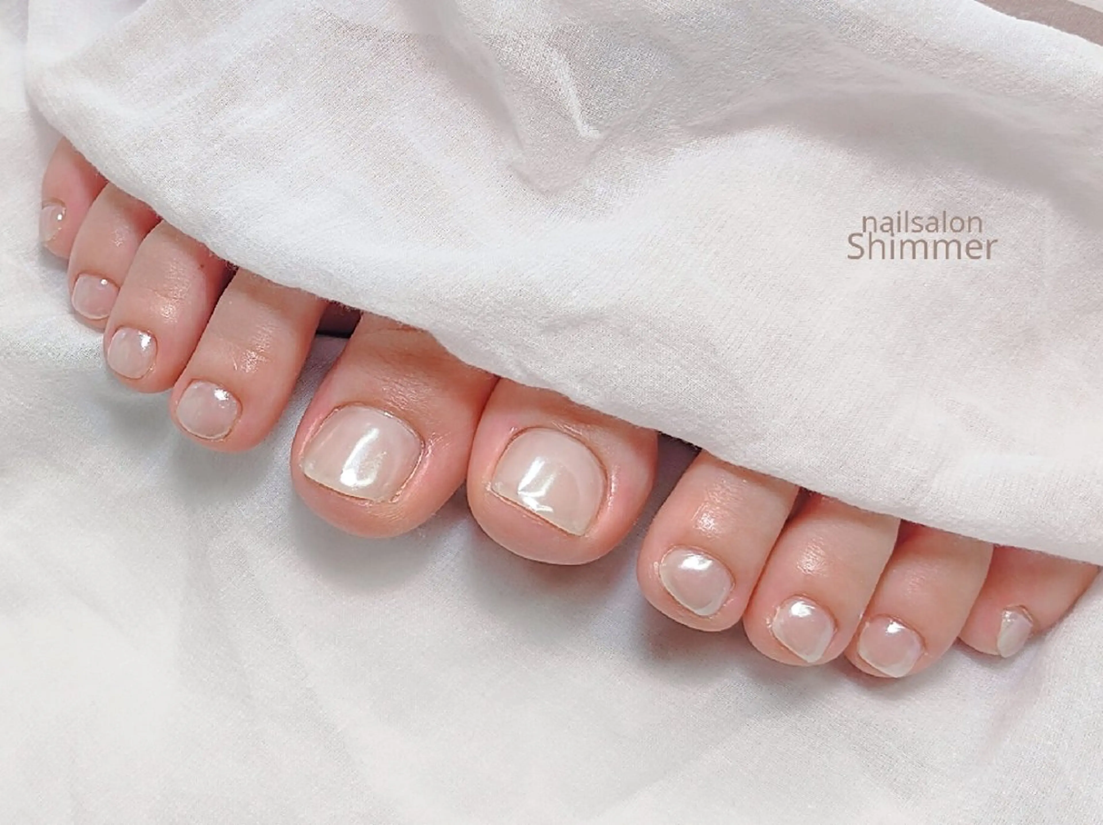 ネイル ミラーネイル ホワイト フットネイル Shimmer Asakoのネイルデザイン