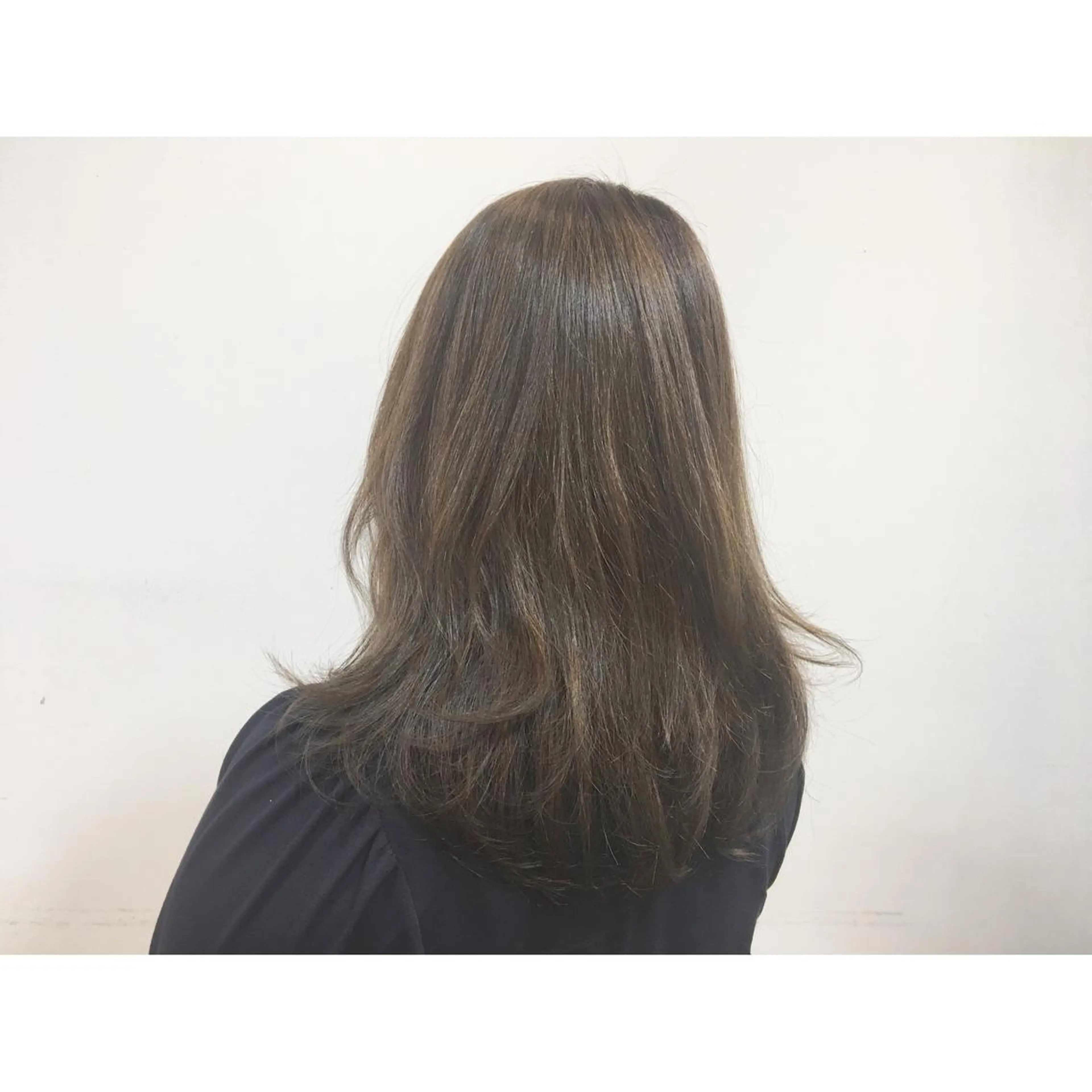 セミロング カラー アッシュ ベージュカラー RoL by apollo所属・横浜ブリーチムラ直し 特化美容師/海崎剛史のヘアスタイル