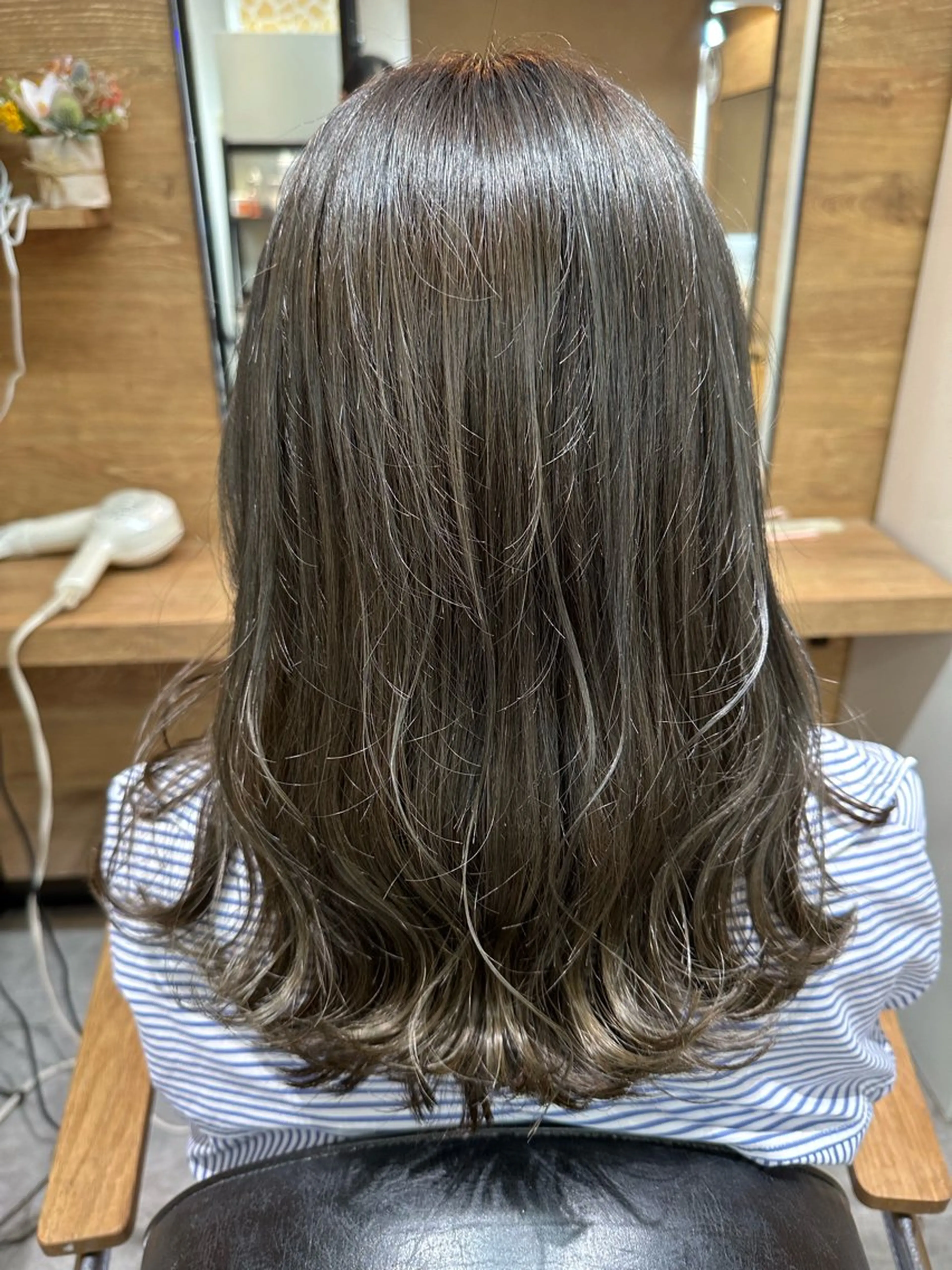 ロング カット ヘアカラー coupe ciseauxのヘアスタイル