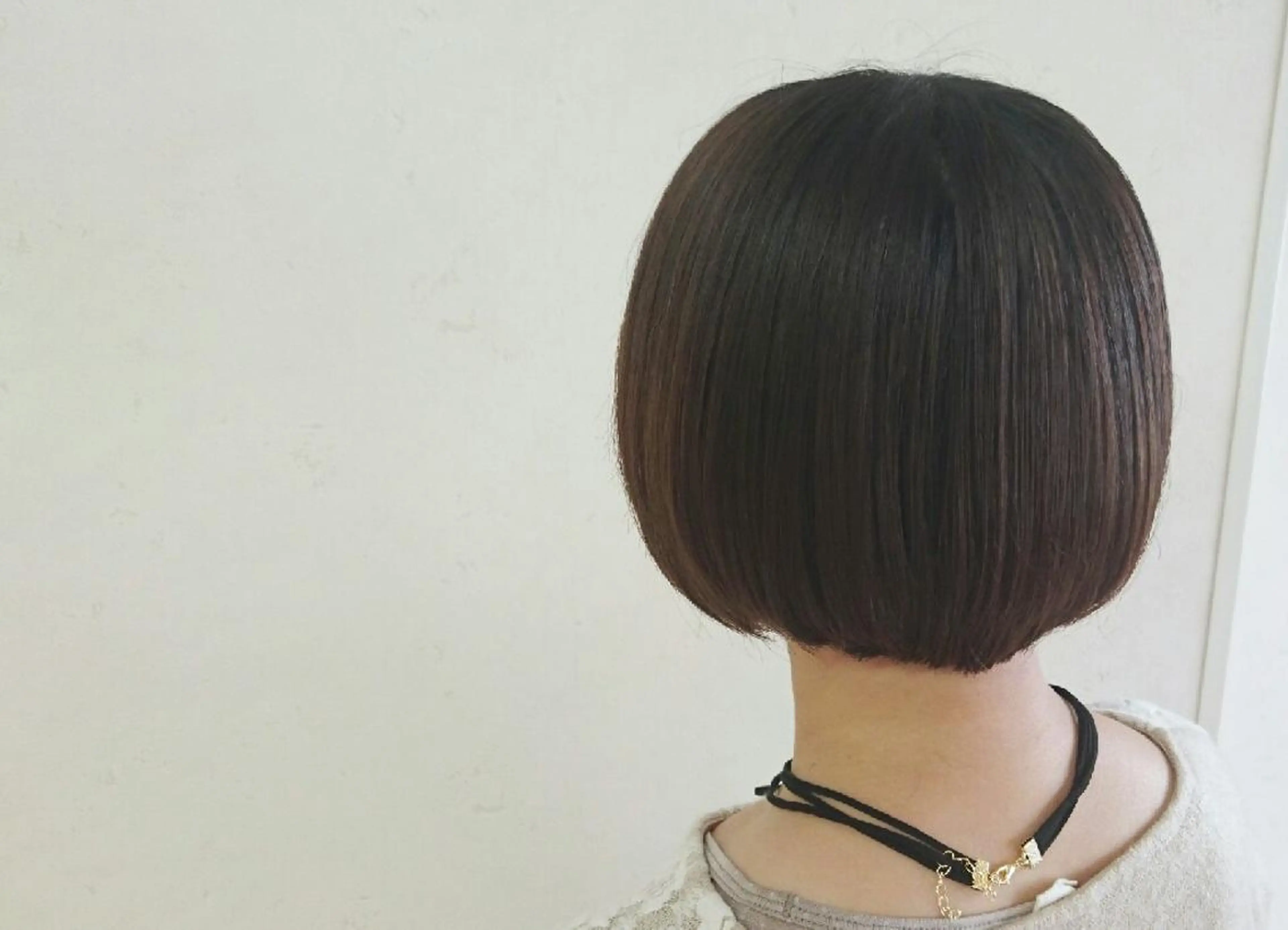 ショート ボブ 透明感ハイライト◎ 伊藤夏海のヘアスタイル