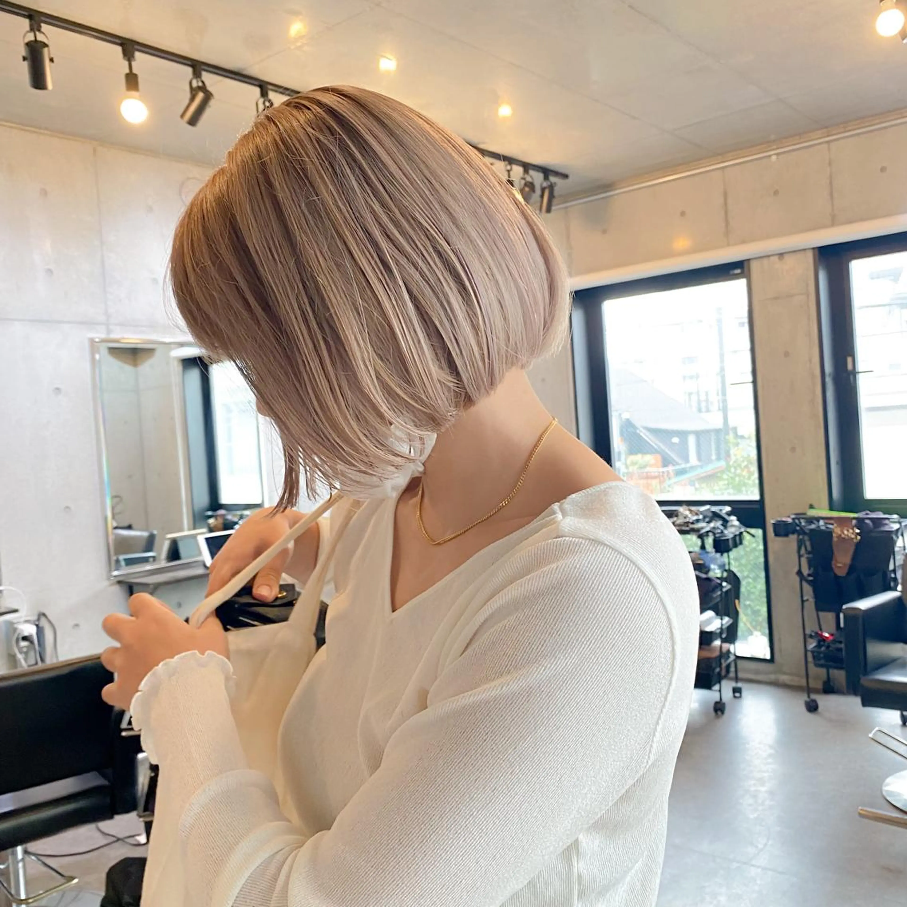 ショート カラー 艶髪ブリーチ 永井竜也のヘアスタイル