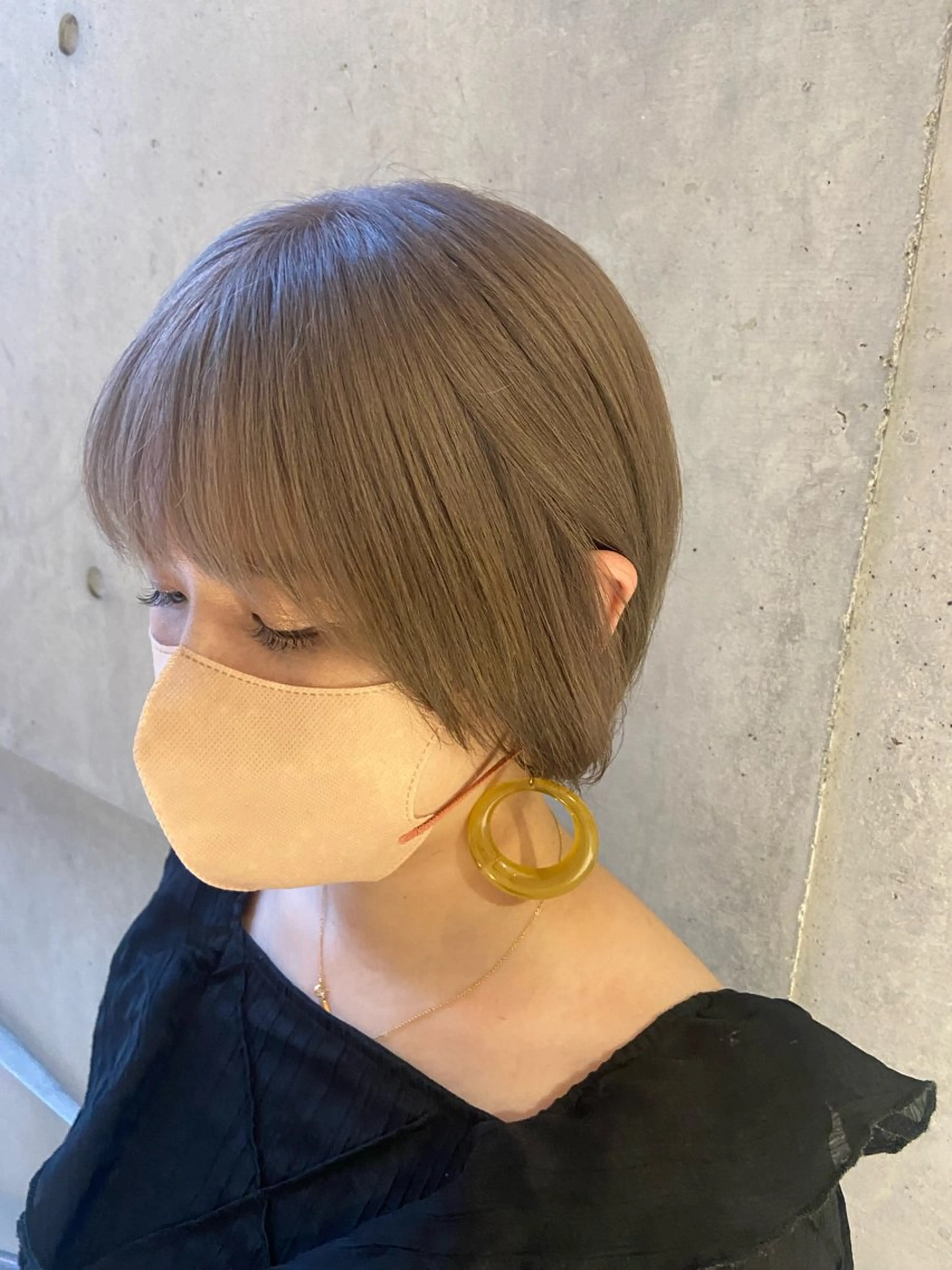 ショート カット ヘアカラー なつめ🐶ショート ベージュカラーのヘアスタイル