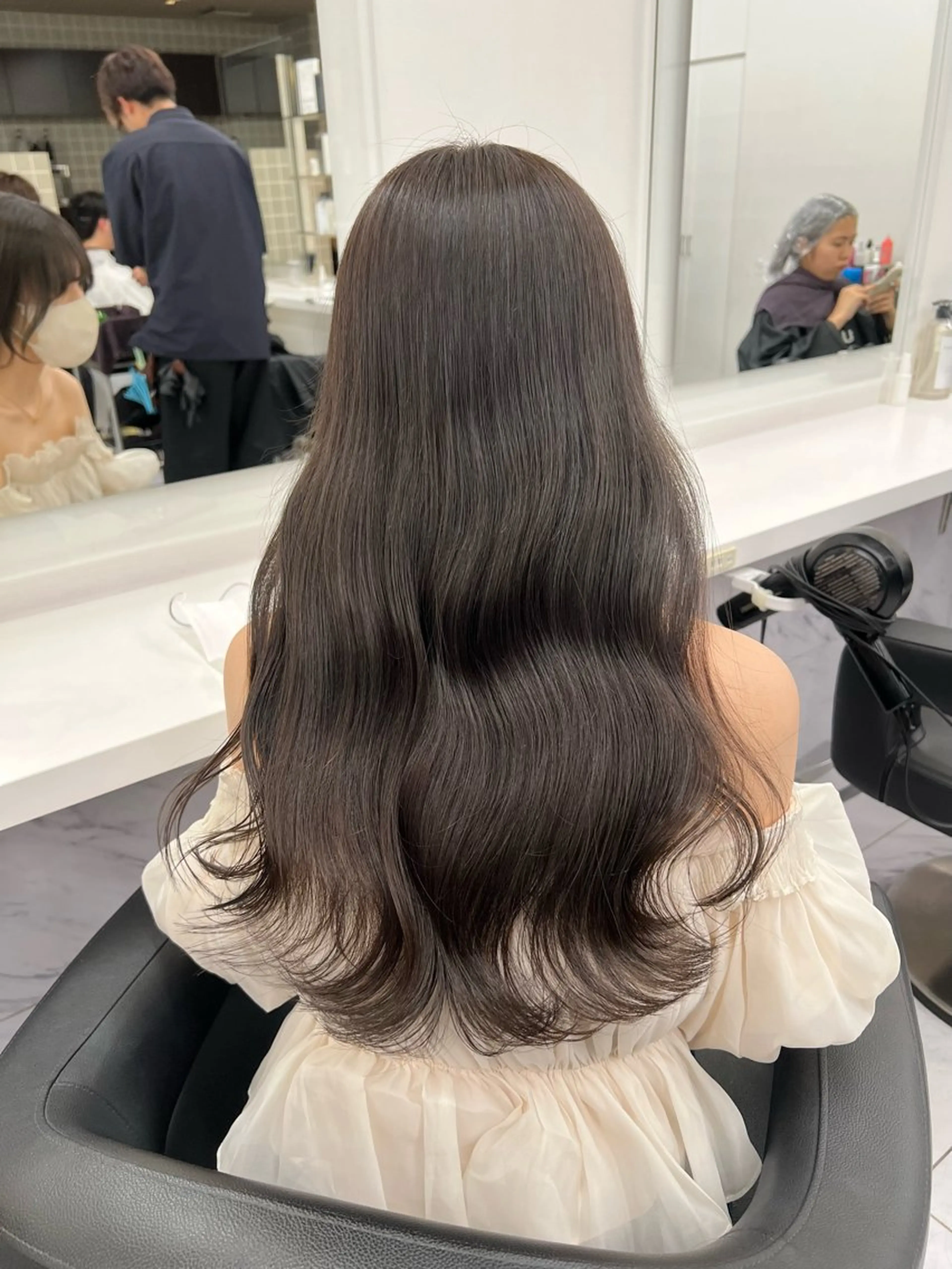 セミロング ヘアカラー トリートメント ヘッドスパ ヘアセット 💍レイヤーカット 艶髪💍亘紘輝のヘアスタイル
