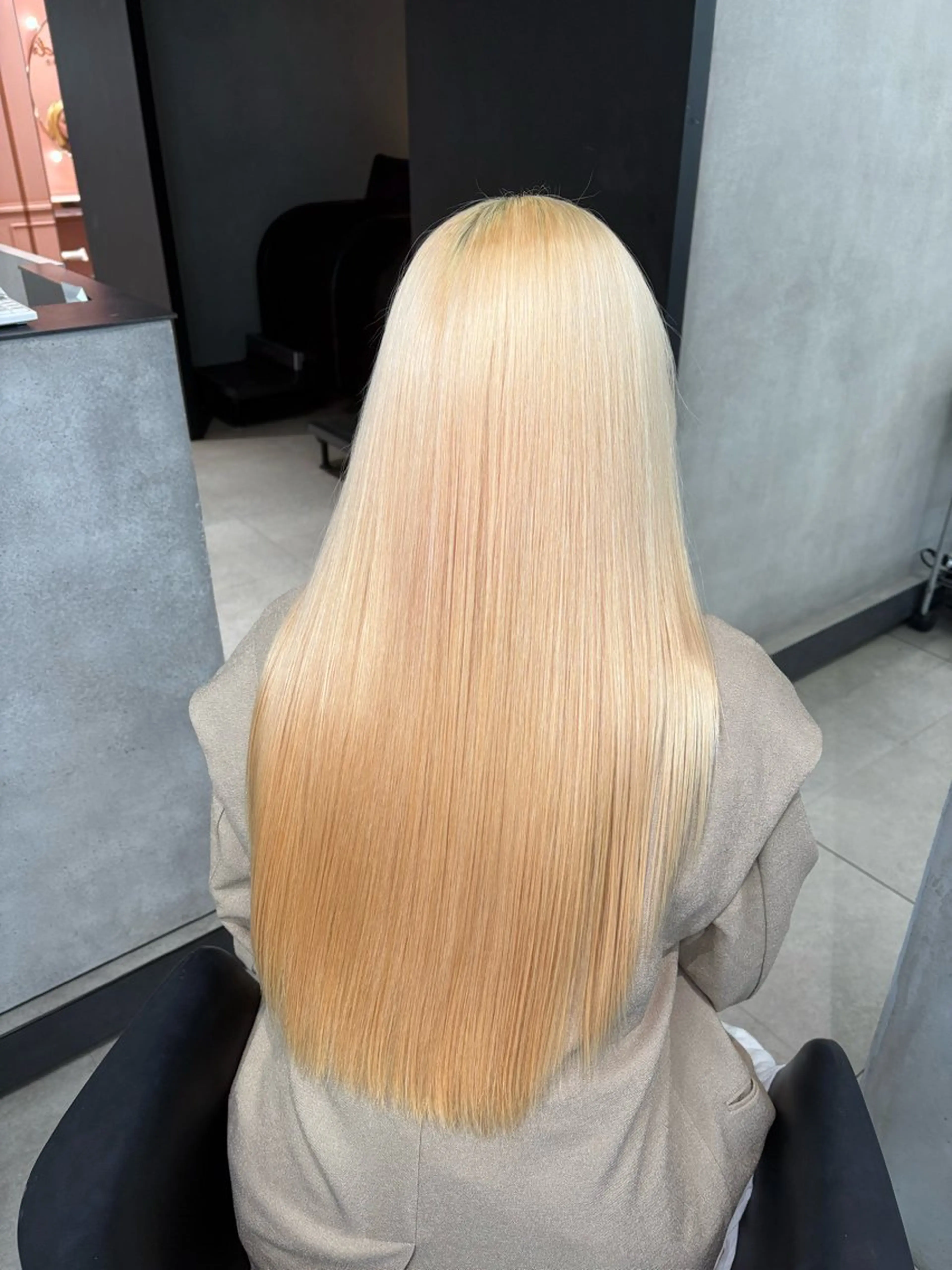 ロング カラー 抜きっぱなしブロンド ブロンド ヘアカラー 大阪 梅田/ ハイトーン/エクステのヘアスタイル