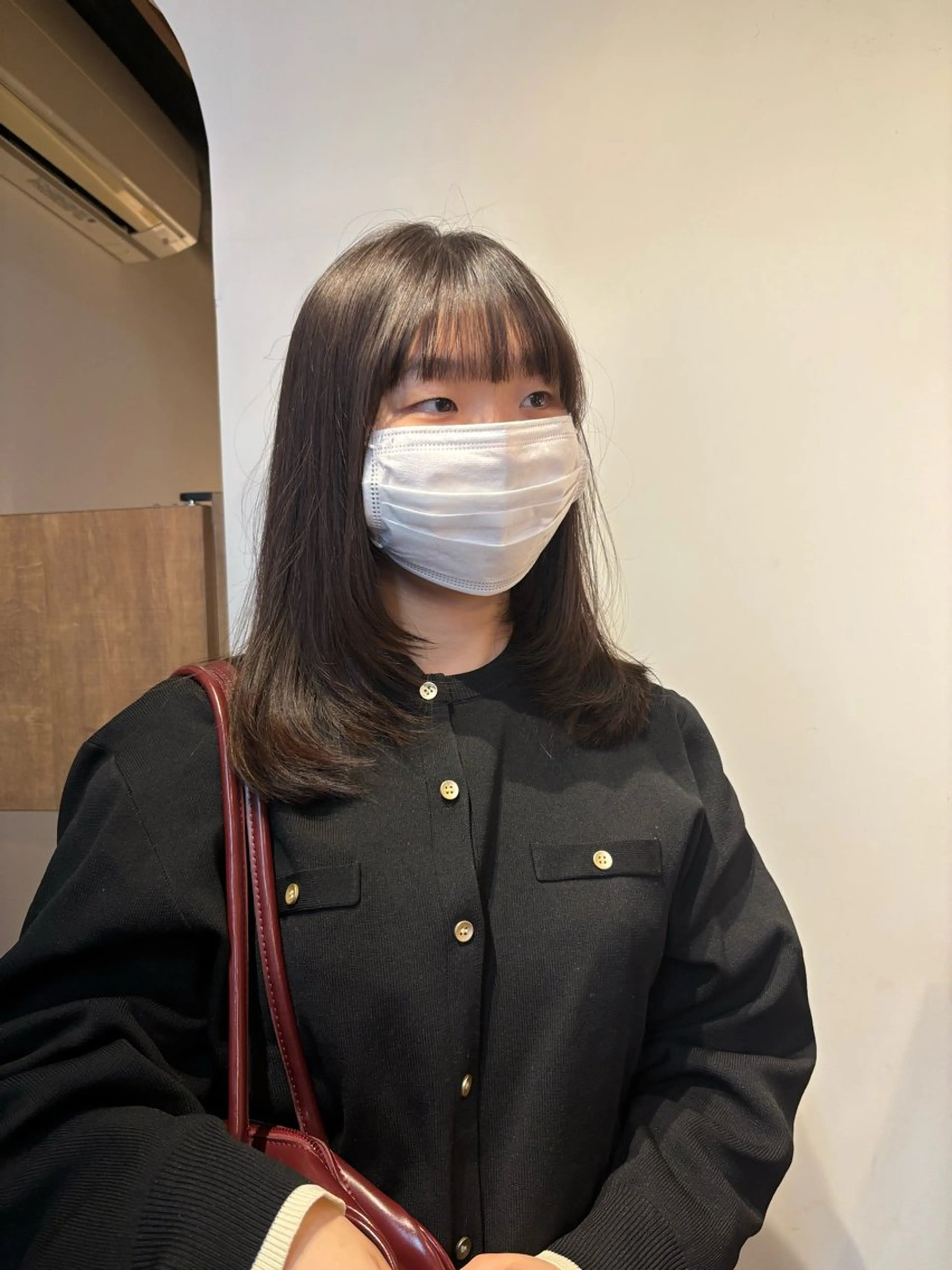 セミロング カット ウシロダ メグミのヘアスタイル
