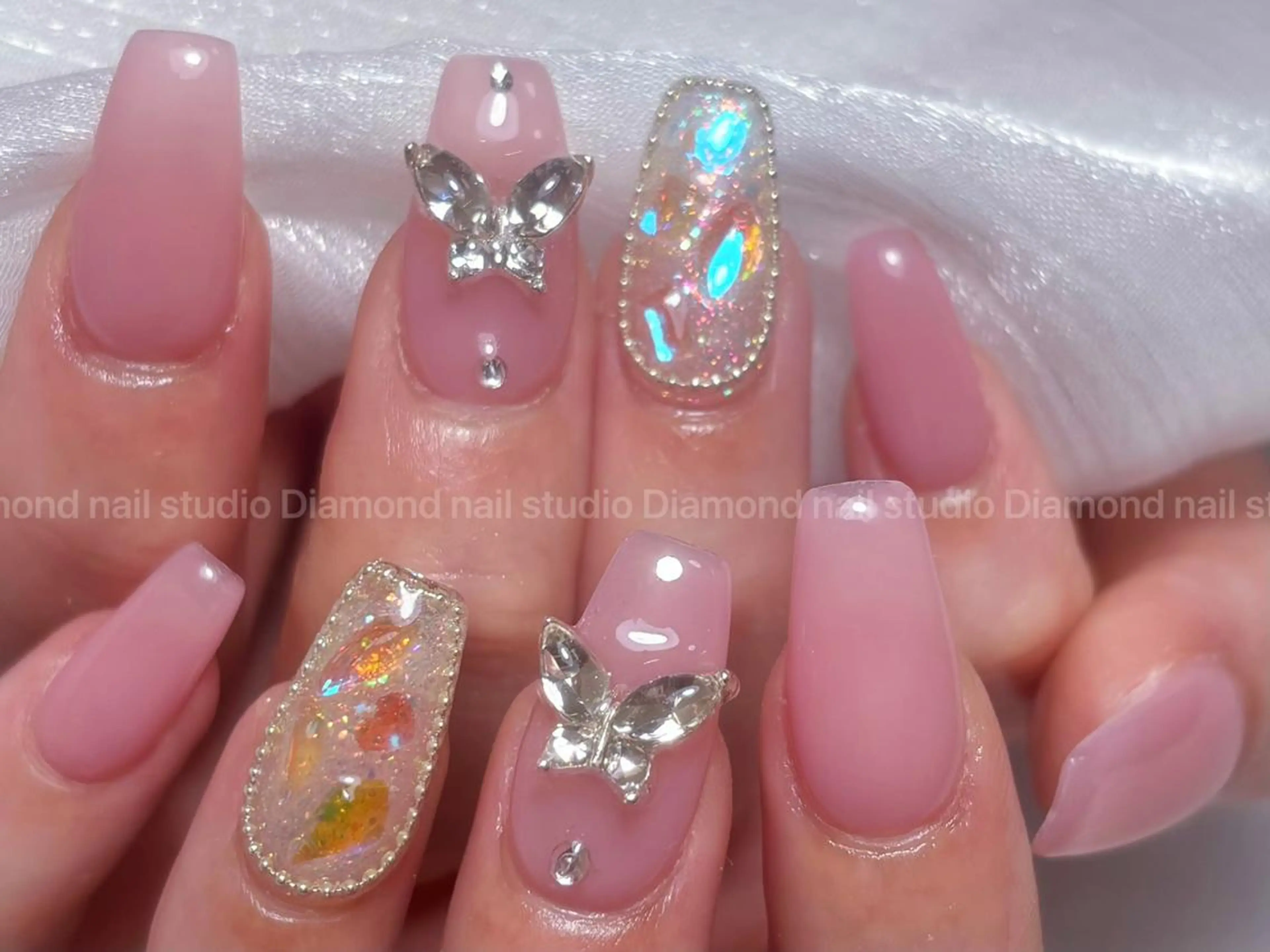 ネイル アートネイル オーロラネイル ガーリー キラキラネイル 韓国ネイル ハンドネイル DIAMOND Nail🍒のネイルデザイン