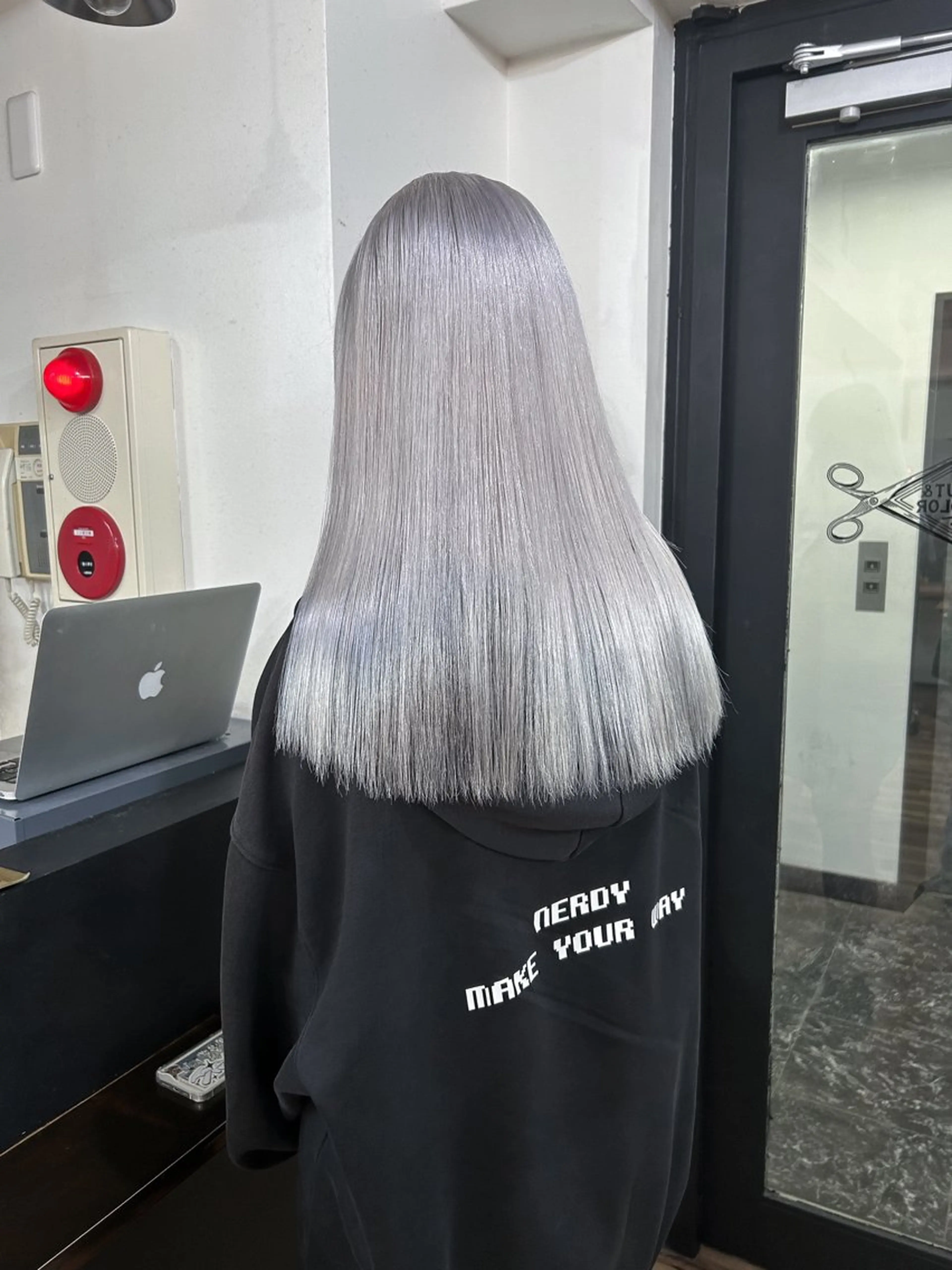 セミロング カラー ハイトーンカラー⭐️ NAZUNAのヘアスタイル