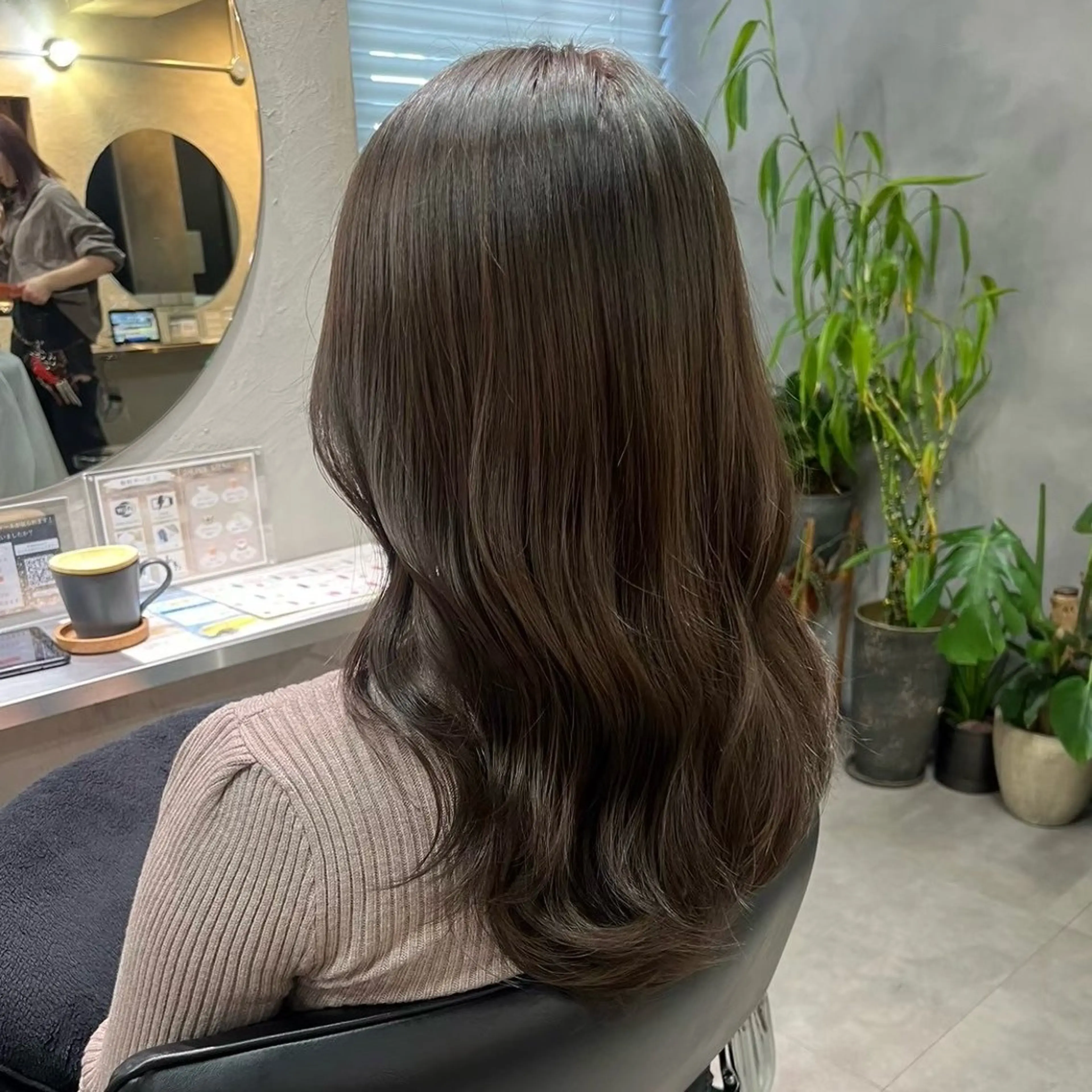 カラー 小浦 花澄のヘアスタイル