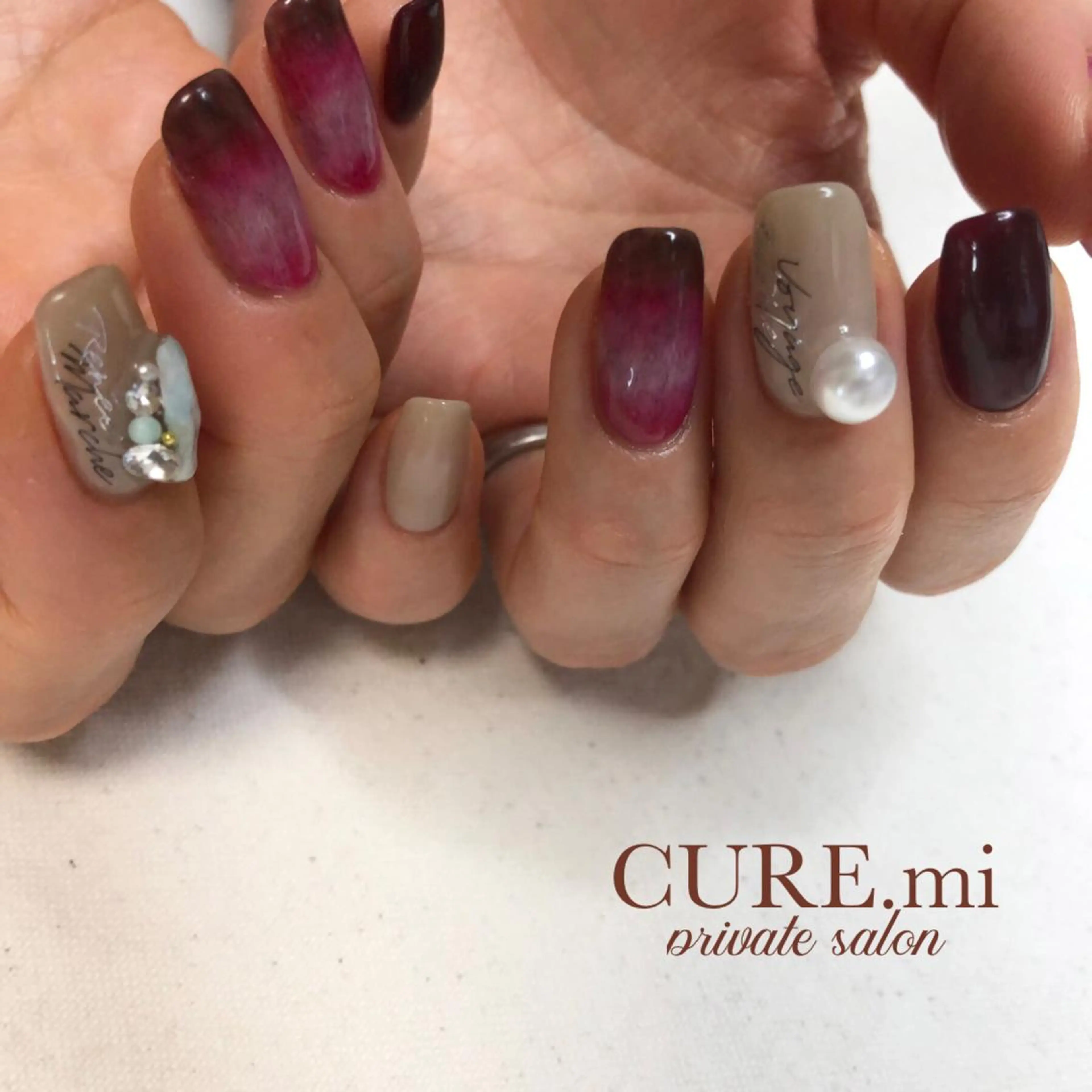 ネイル ハンドネイル ハンドケア CURE.mi所属・伊藤 美香のネイルデザイン