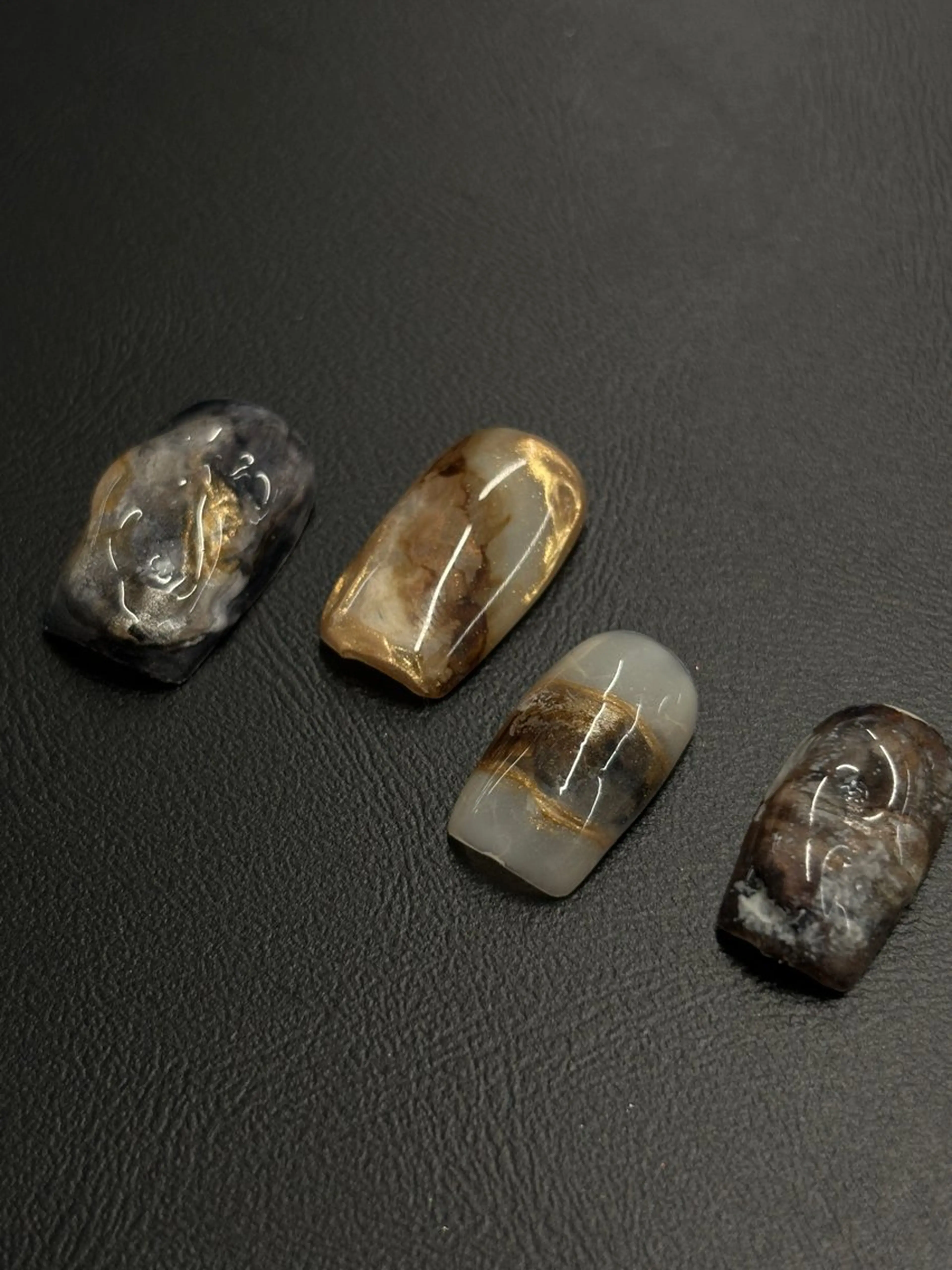 ネイル ブラウン ハンドネイル sister  mohawk所属・chika ／ nailのネイルデザイン