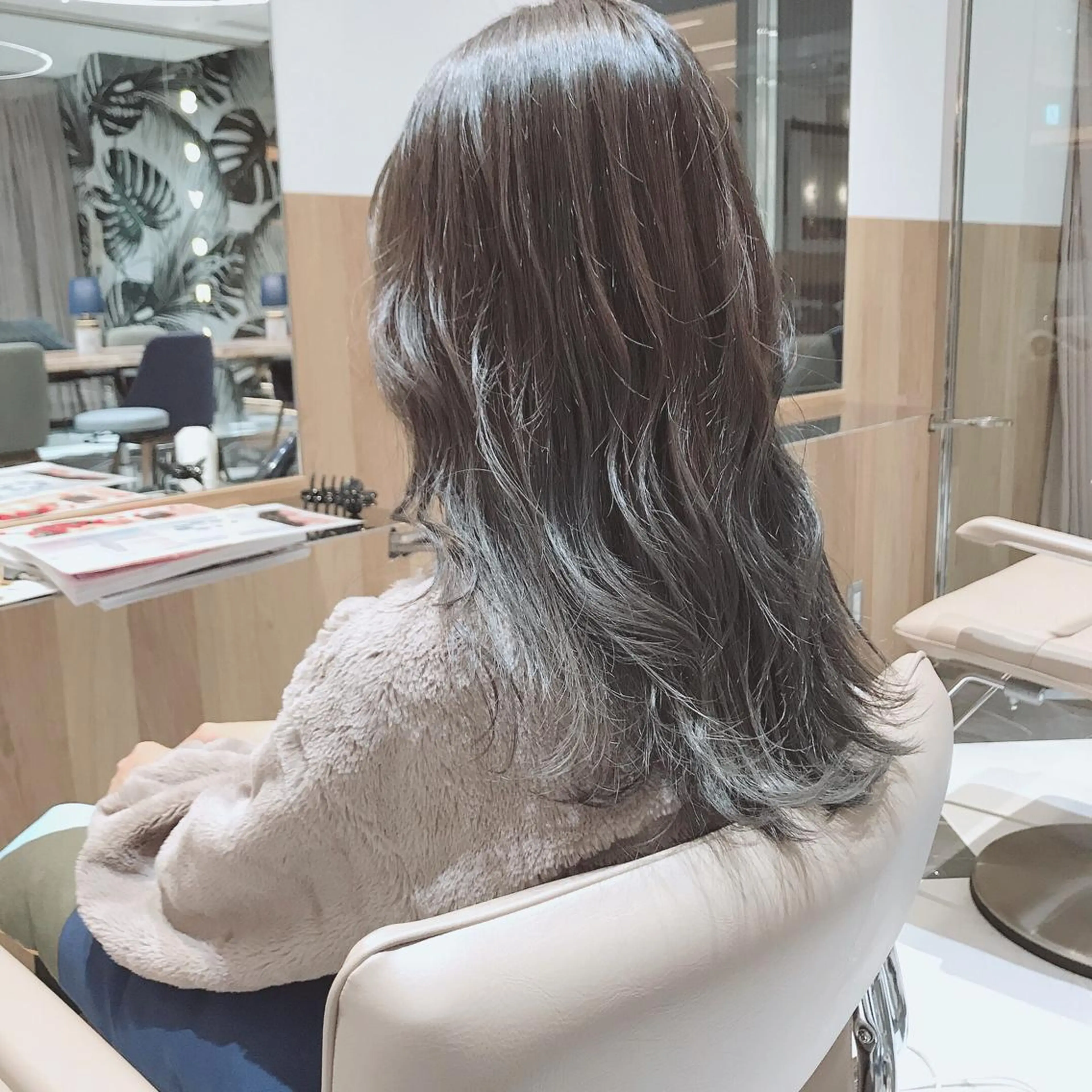 セミロング カラー ブリーチ カット ヘアカラー トリートメント ボブ/ハイトーン 立川loose 下田のヘアスタイル