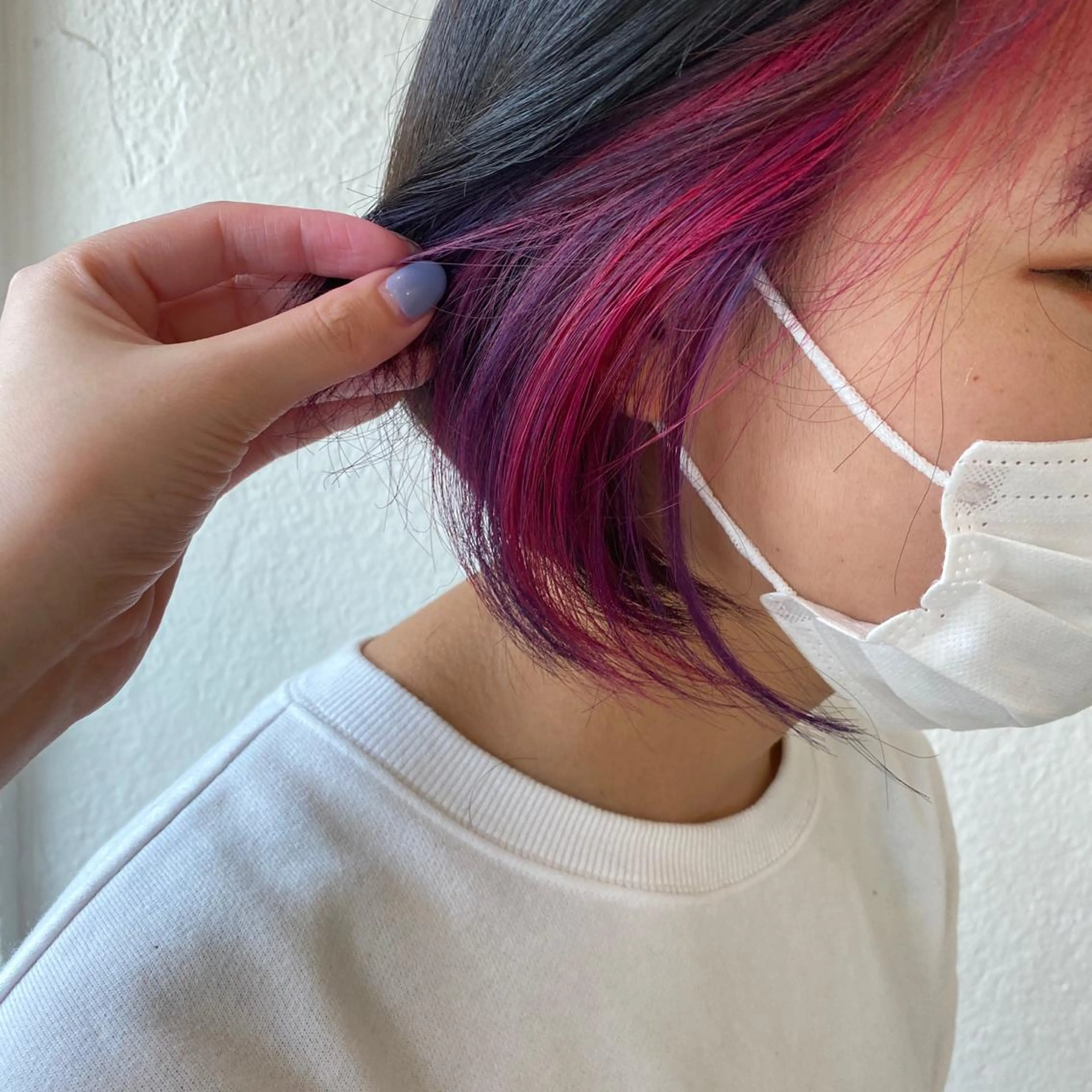 ショート カラー インナーカラー ピンクカラー バイオレットカラー カット ヘアカラー 入江 志穂のヘアスタイル