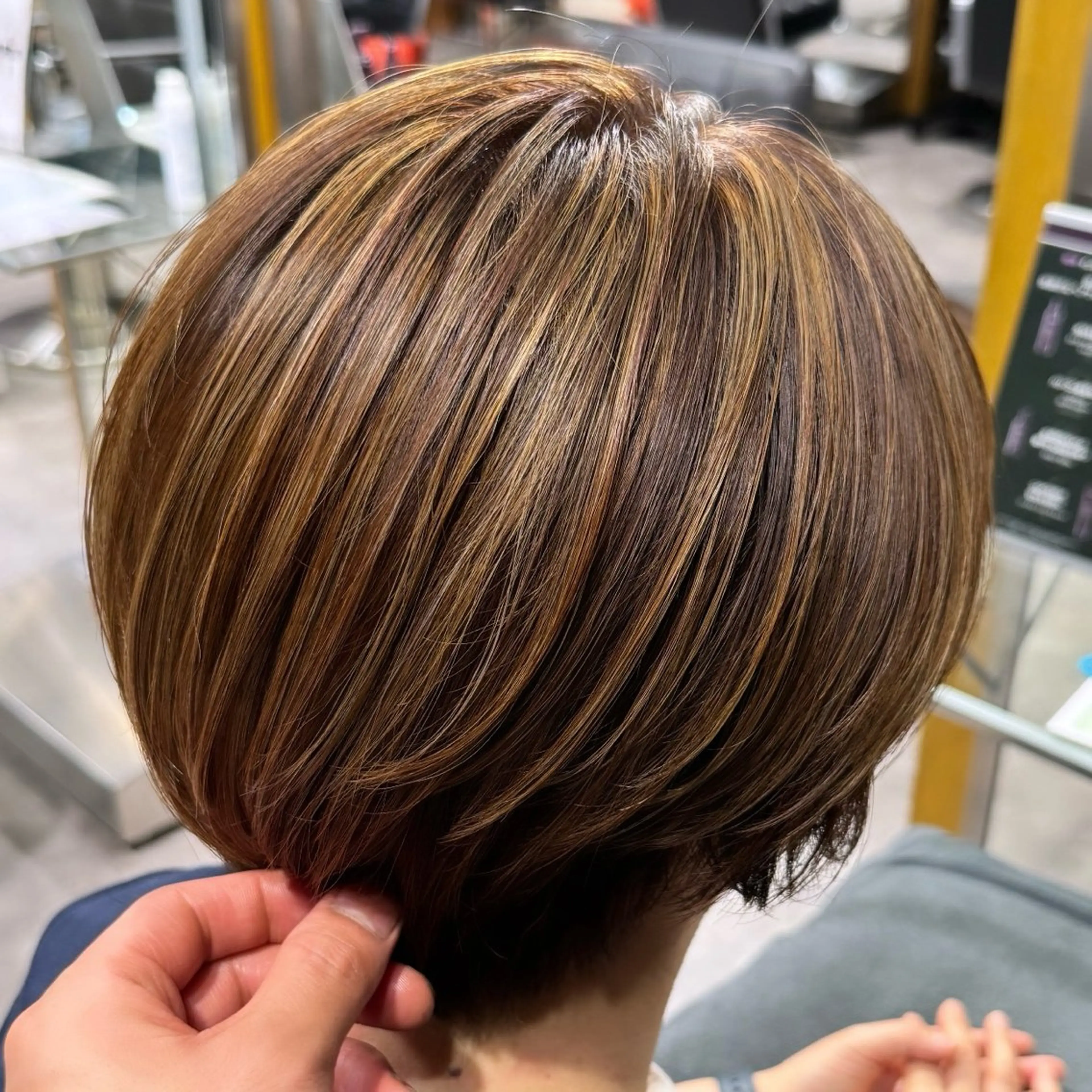 ショート カラー ハイライトカラー ハイライト tricot TOKYO AVEDA 表参道店所属・西嶋 祐太のヘアスタイル