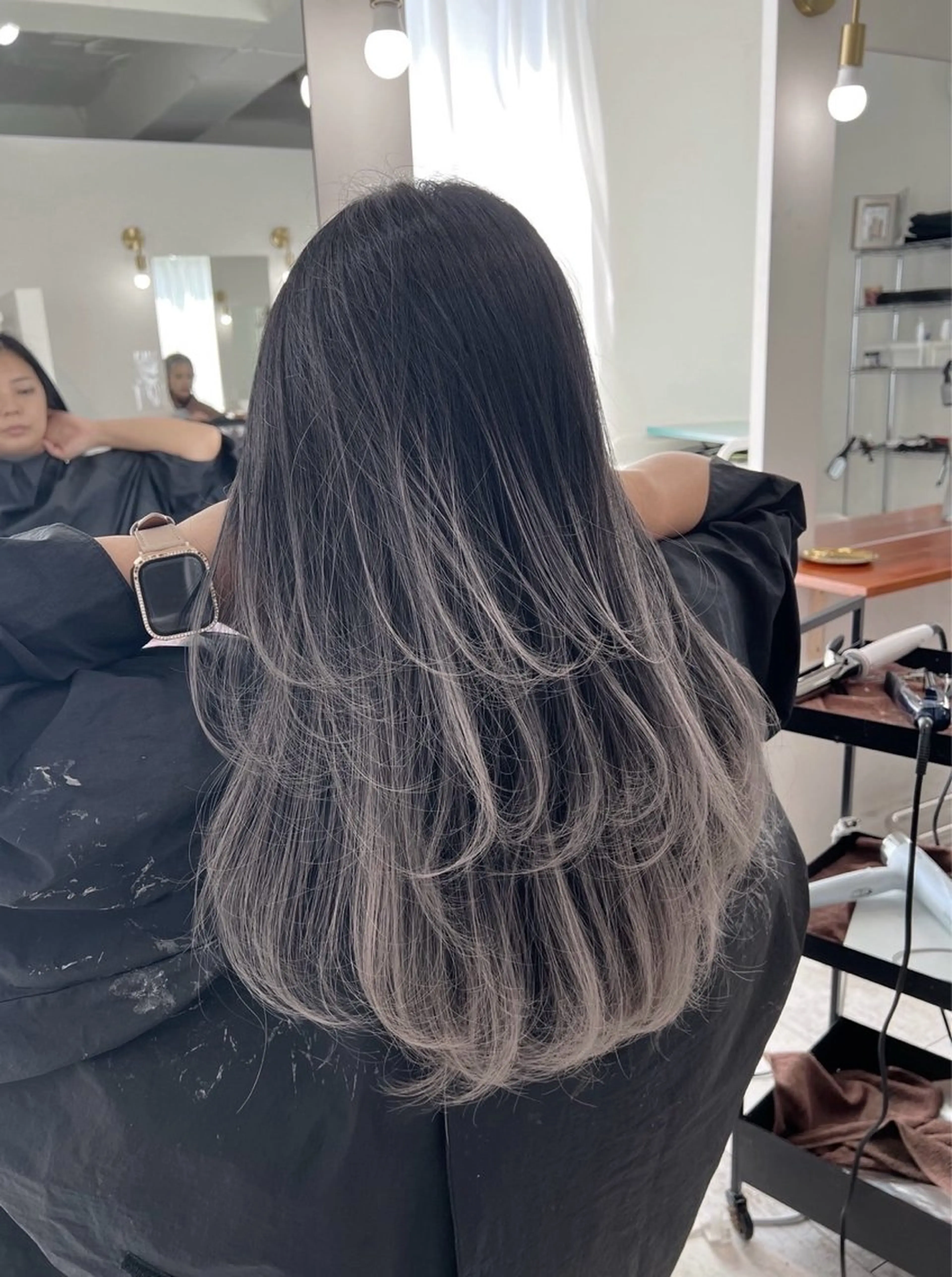 ロング カラー バレイヤージュ シルバー ホワイトシルバー レイヤーカット ヘアカラー トリートメント ate.心斎橋店所属・指名数No.1 /NAOYAのヘアスタイル