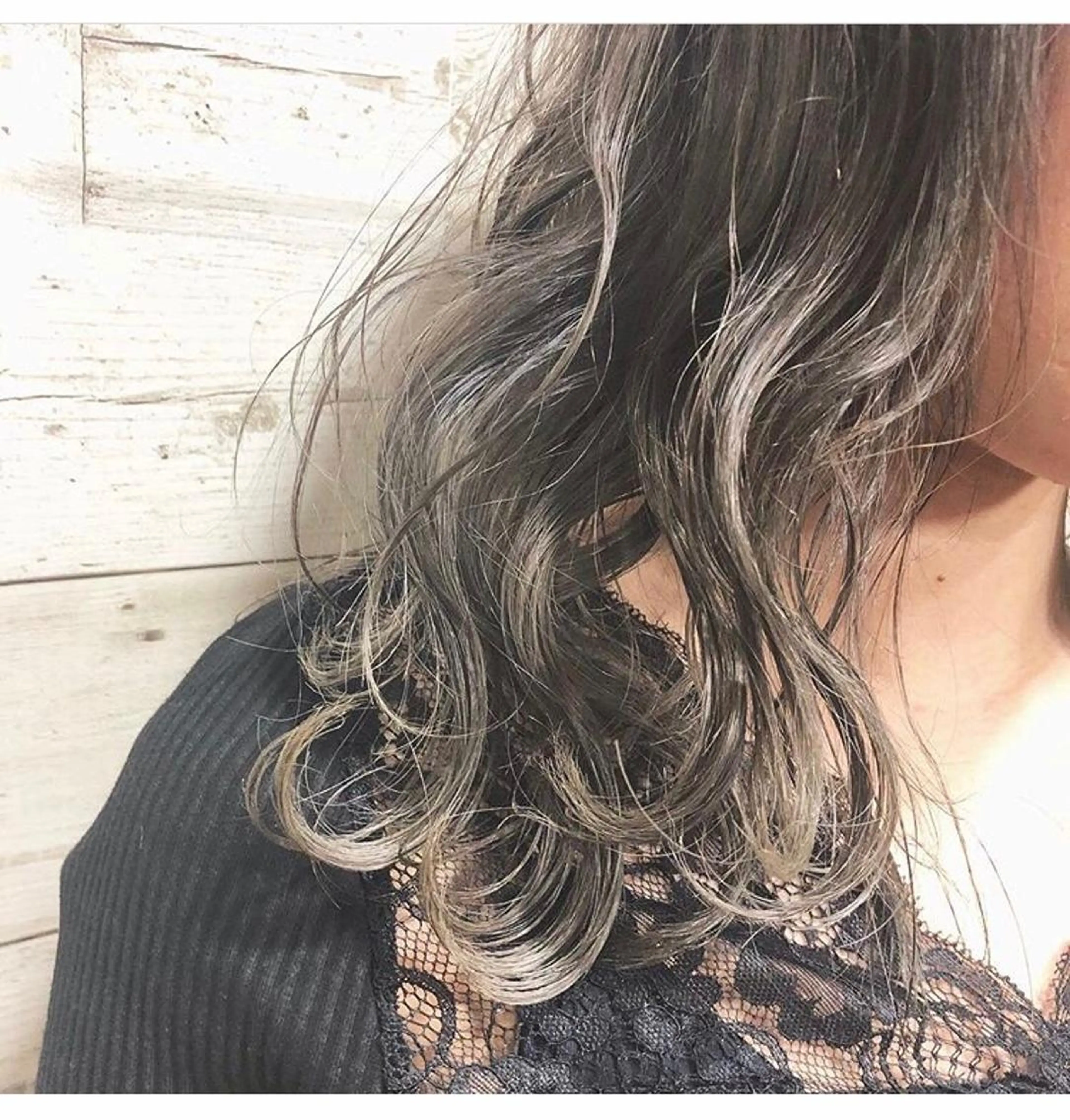 ロング カラー 透明感カラー グレージュ 関 桃子のヘアスタイル