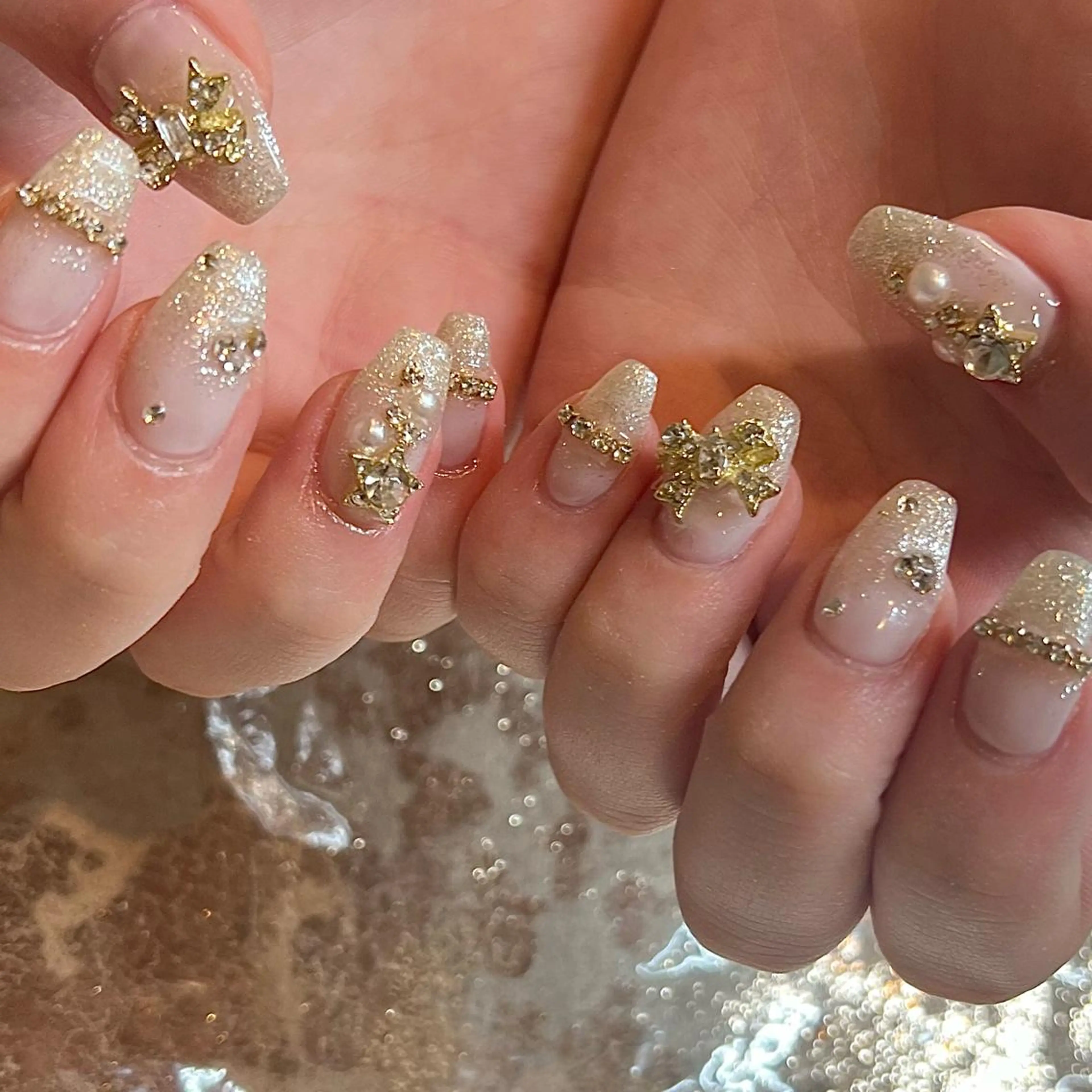 ミディアム ネイル ハンドネイル H🌺 NAILのネイルデザイン