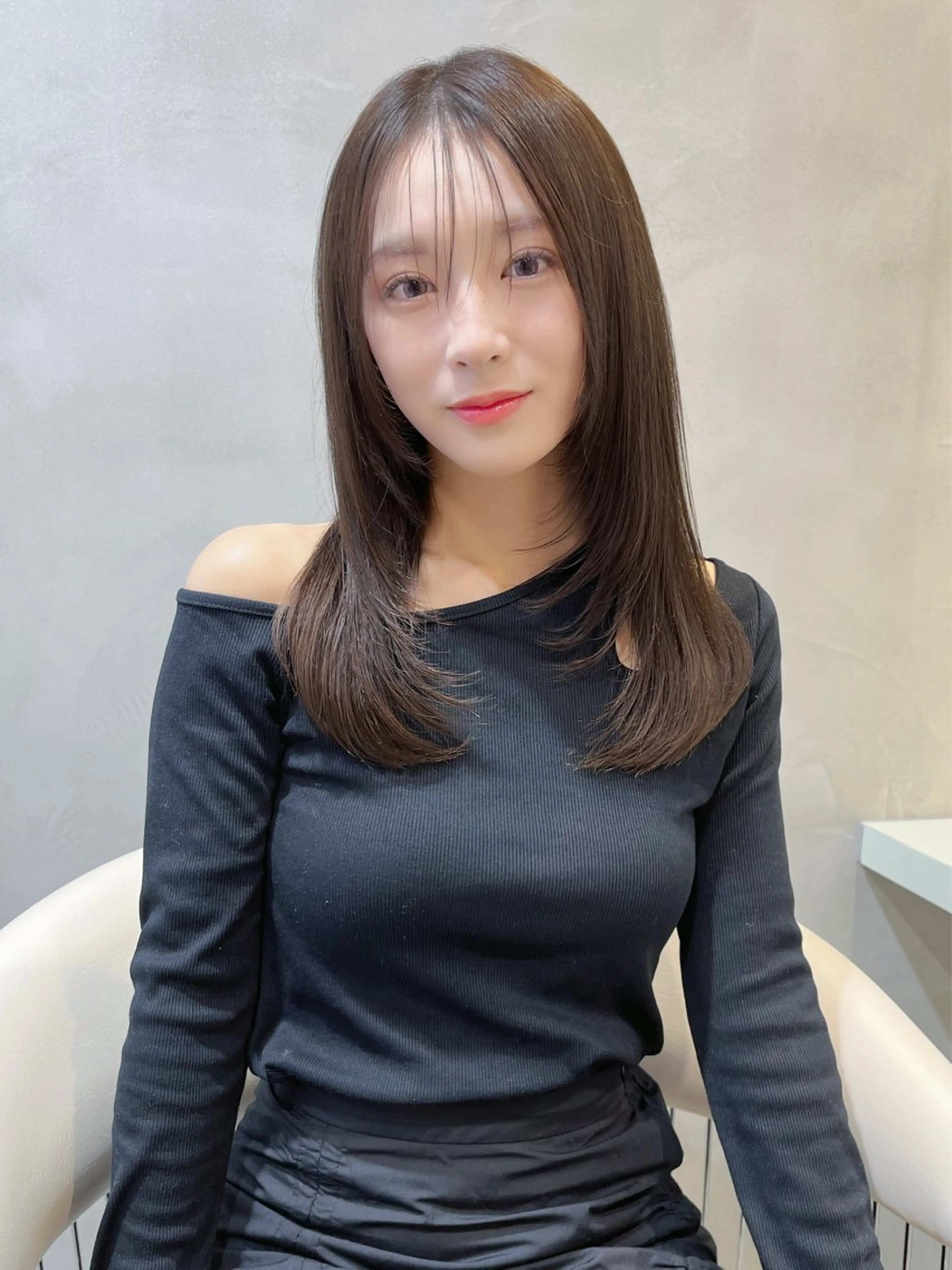 セミロング カラー グレージュ 顔周りカット レイヤーカット シースルーバング カット ヘアカラー 大人韓国ヘア🇰🇷 蒲生優のヘアスタイル