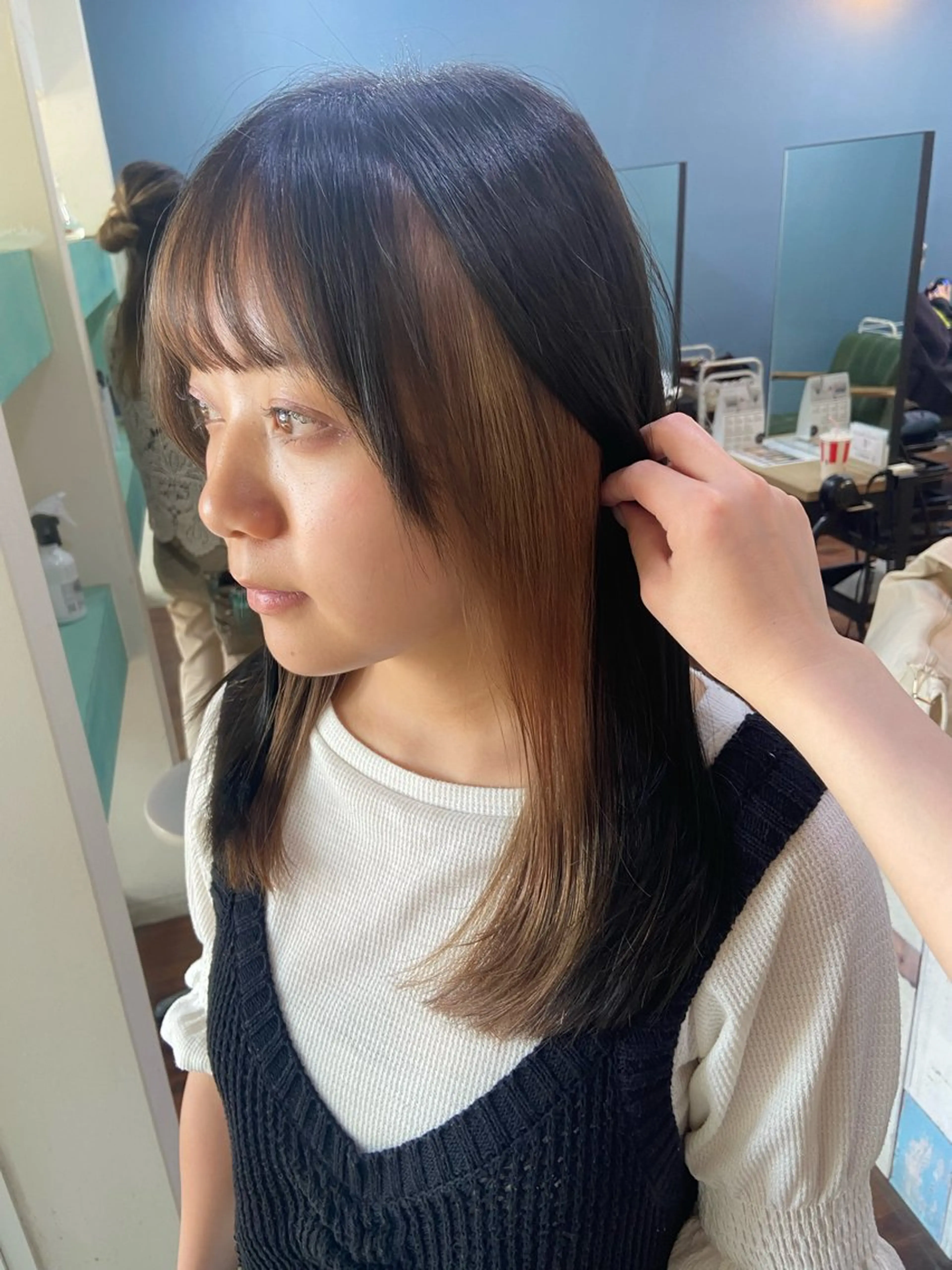 セミロング カラー インナーカラー ヘアカラー トリートメント 伏見稲荷/髪質改善/ ブリーチ/西川奈穂のヘアスタイル
