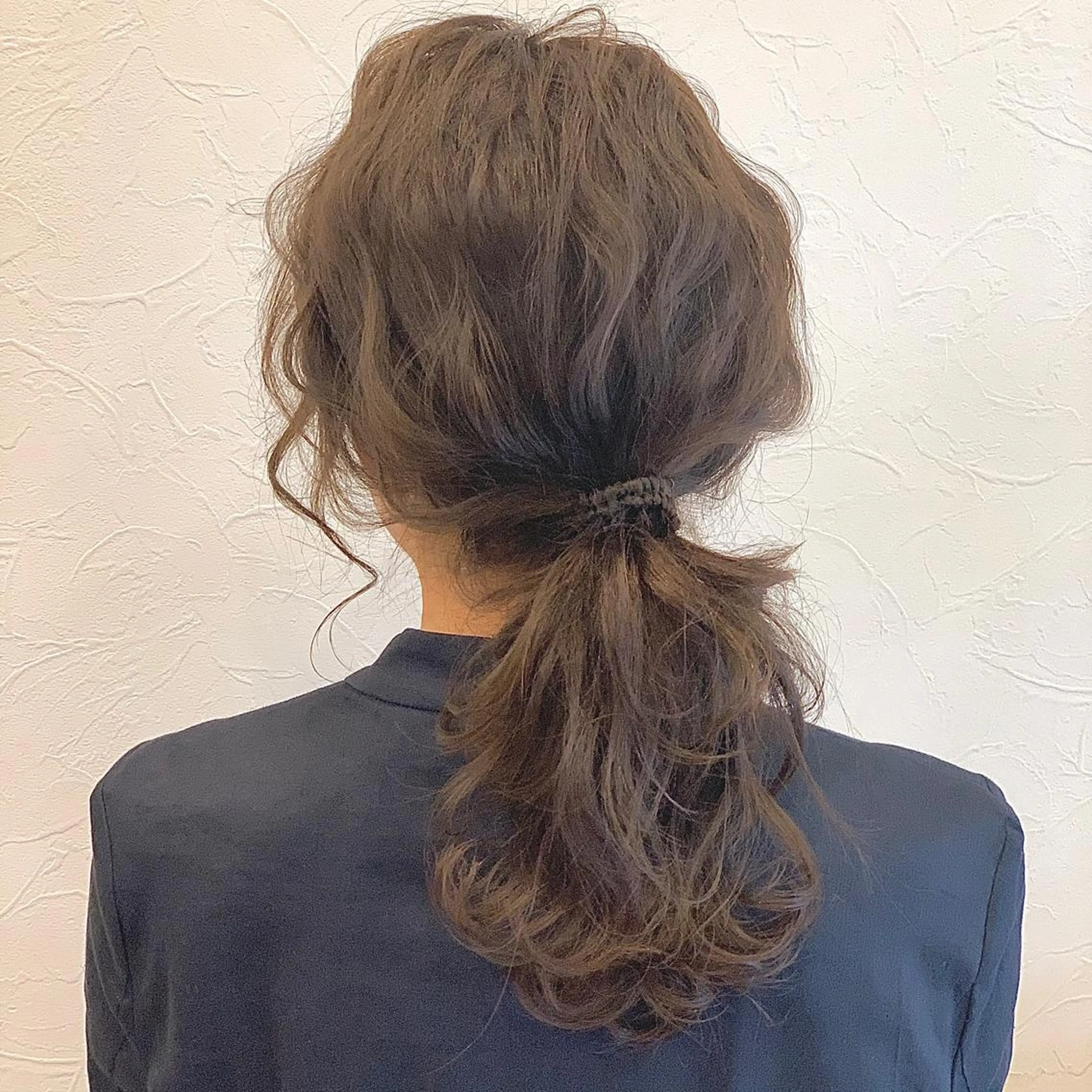 セミロング ヘアアレンジ ポニーテール 飯塚 沙衣のヘアスタイル