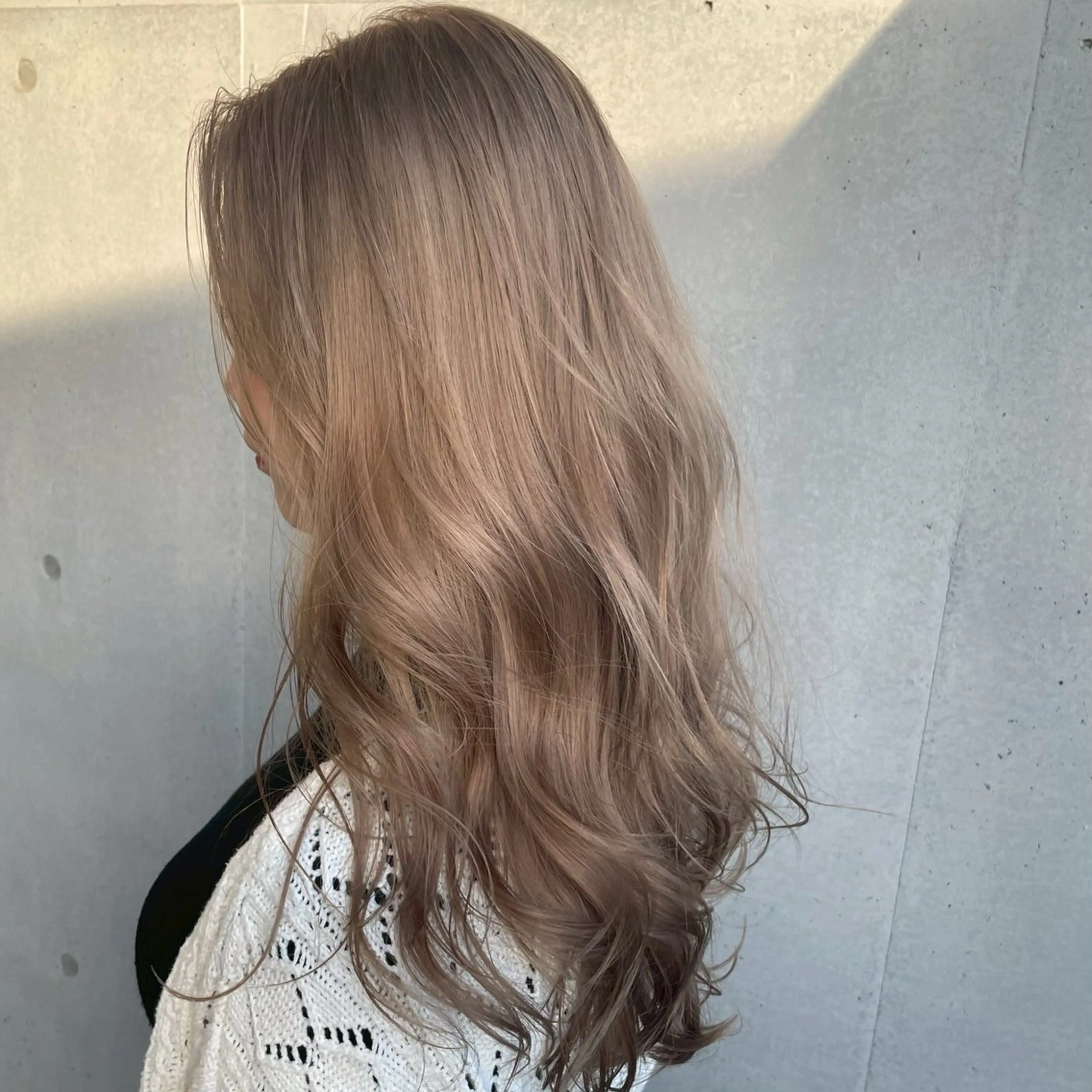 カラー em HAIR所属・透明感カラー🫧 ハイトーン/ケン💫のヘアスタイル