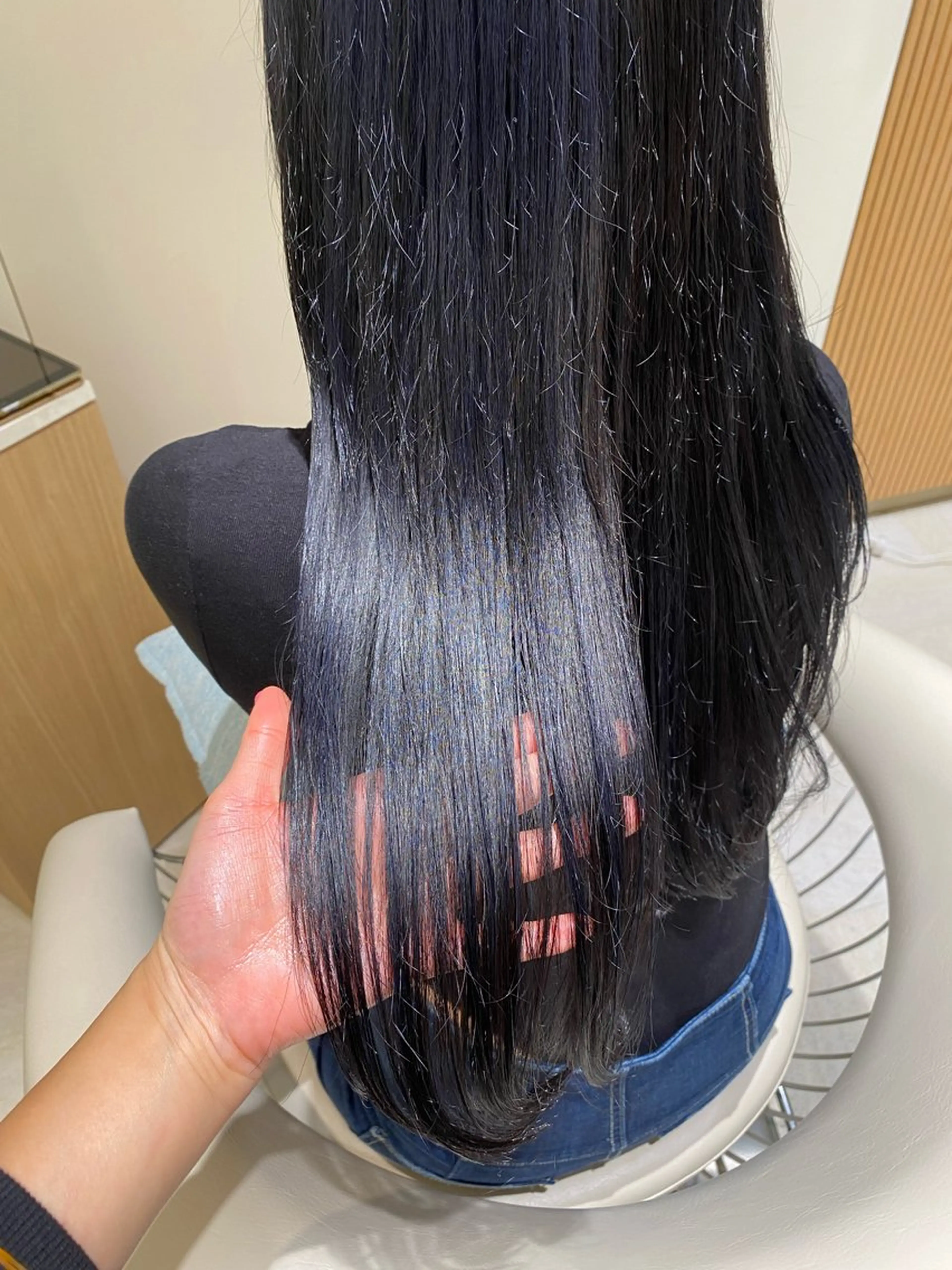 ロング カラー 黒髪 ブルーカラー ブルーブラック ヘアカラー ROMMY所属・似合わせヘア 💇🏻‍♀/マリアのヘアスタイル