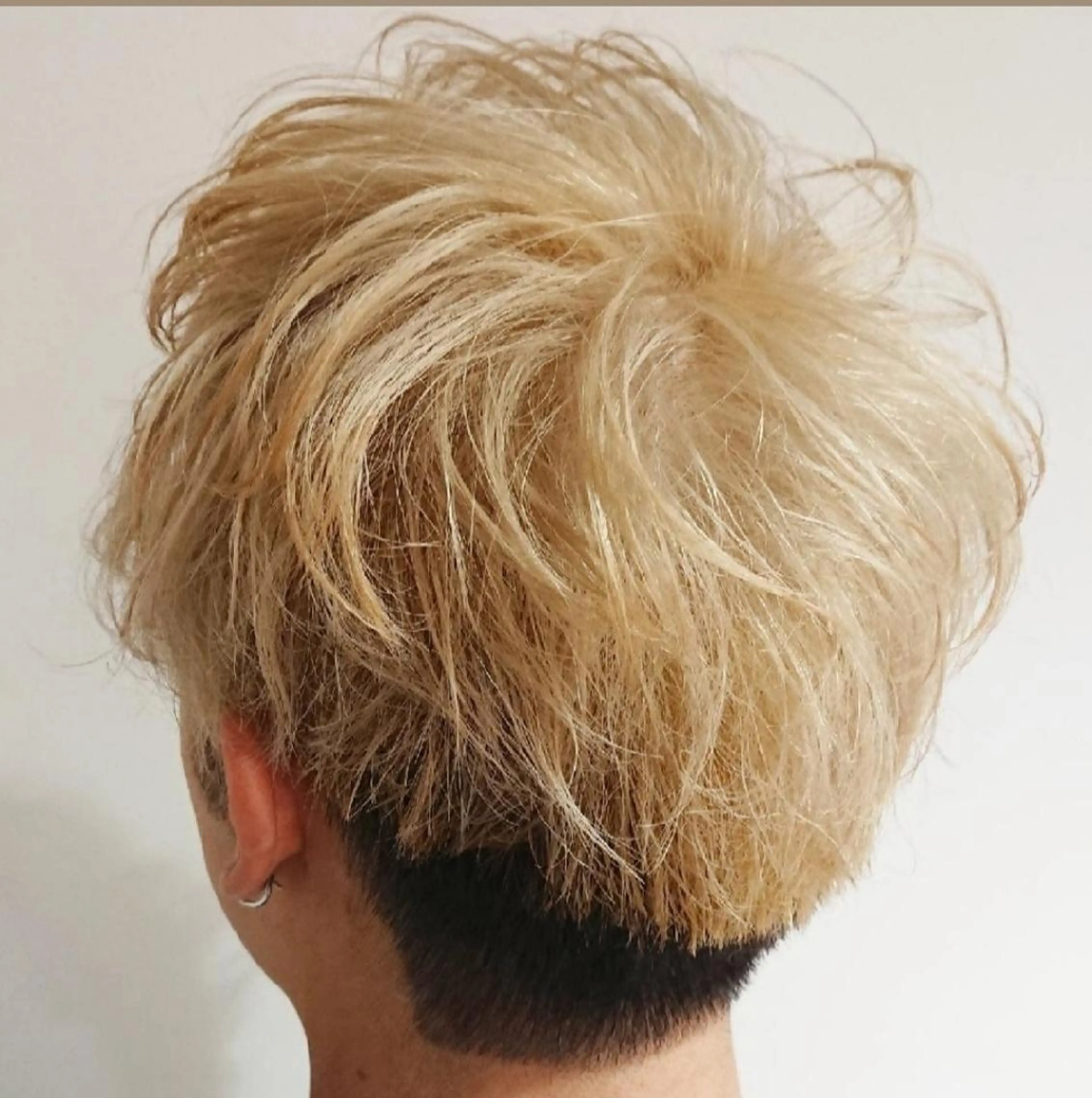 カラー アッシュ ベージュカラー ブリーチ ケアブリーチ グレージュ カット ヘアカラー ブリーチ/ヘアケア/ 艶髪/イギチハルのヘアスタイル