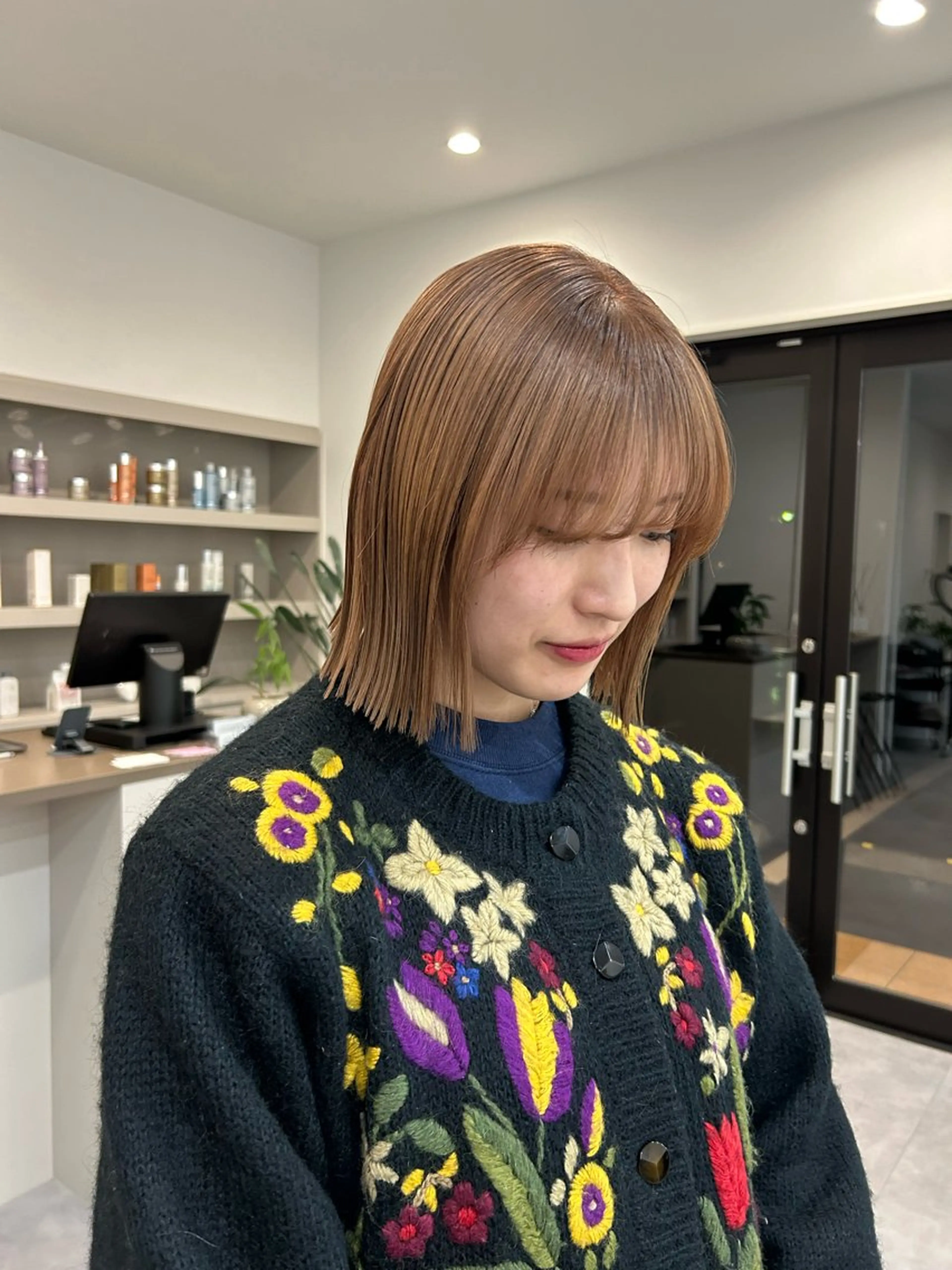 ミディアム カラー ベージュカラー ヘアカラー YUEN イシイ アミのヘアスタイル