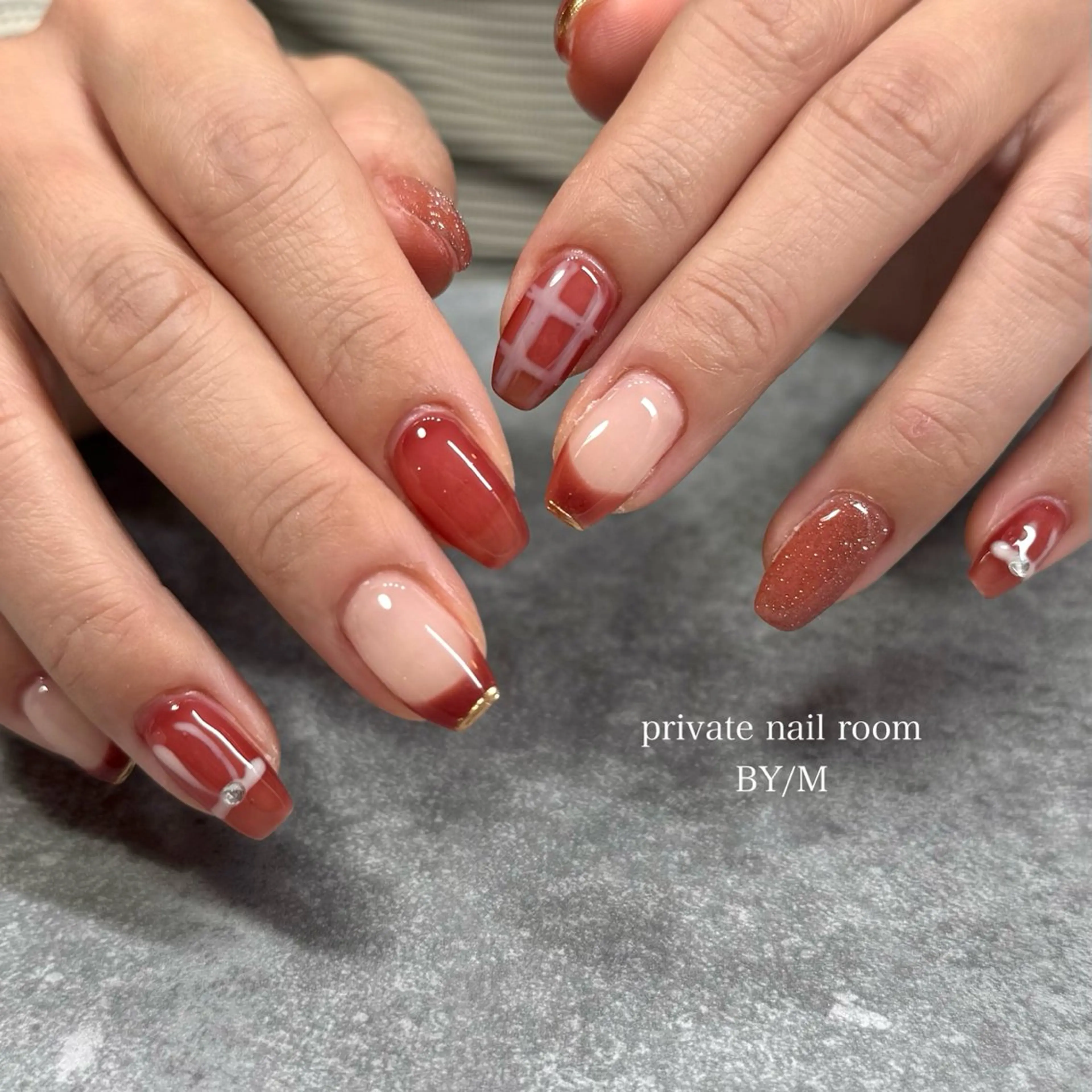 ネイル 持ち込み 赤色 ハンドネイル BY / Mのネイルデザイン