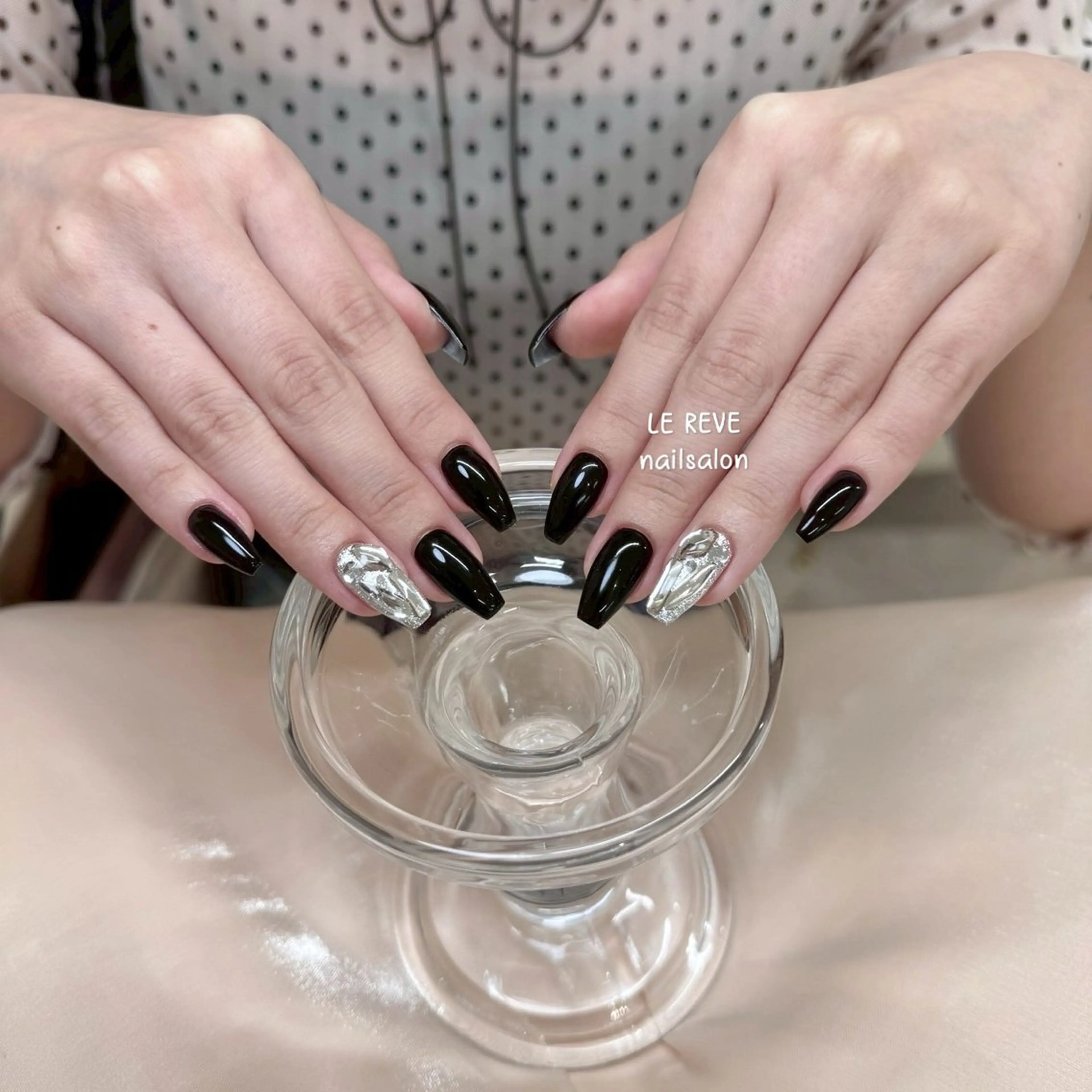 ネイル 韓国ネイル ニュアンスネイル シンプルネイル 夏ネイル ワンホンネイル ハンドネイル LE REVE nailsalonのネイルデザイン