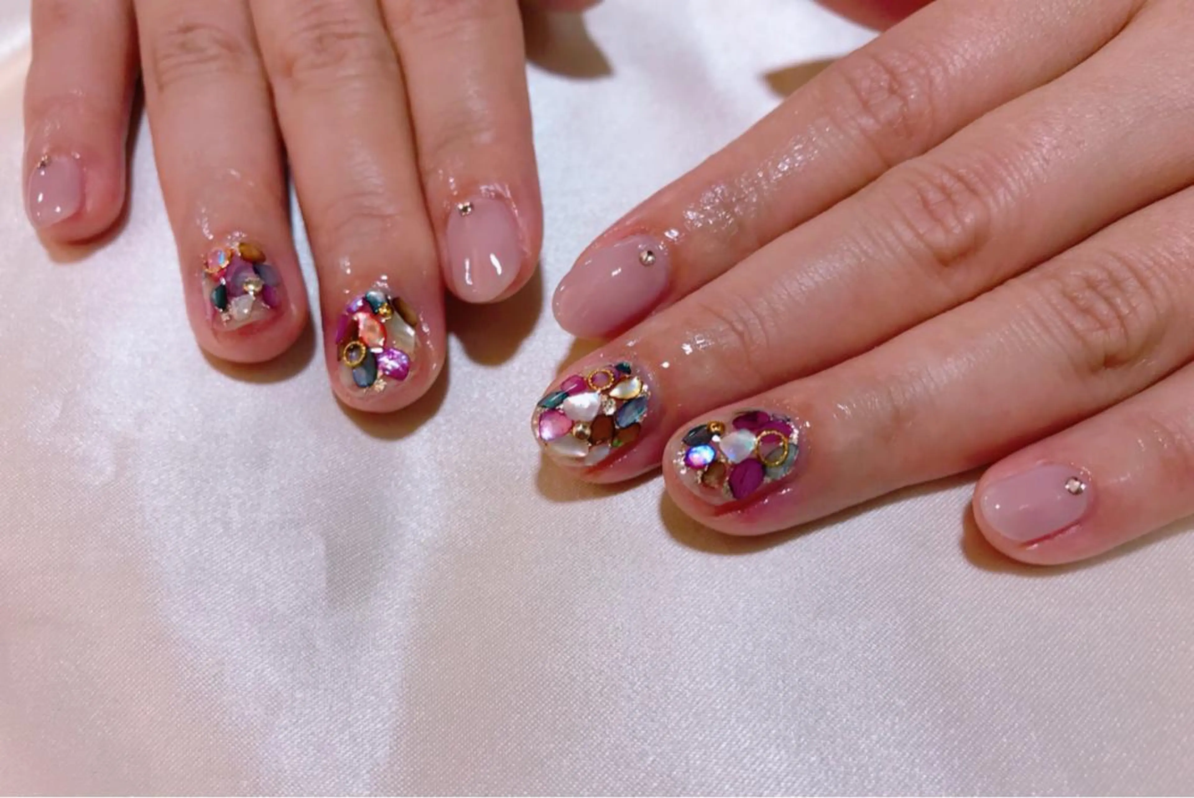 ネイル ストーンネイル nailsalon colon所属・nailartist lisaのネイルデザイン