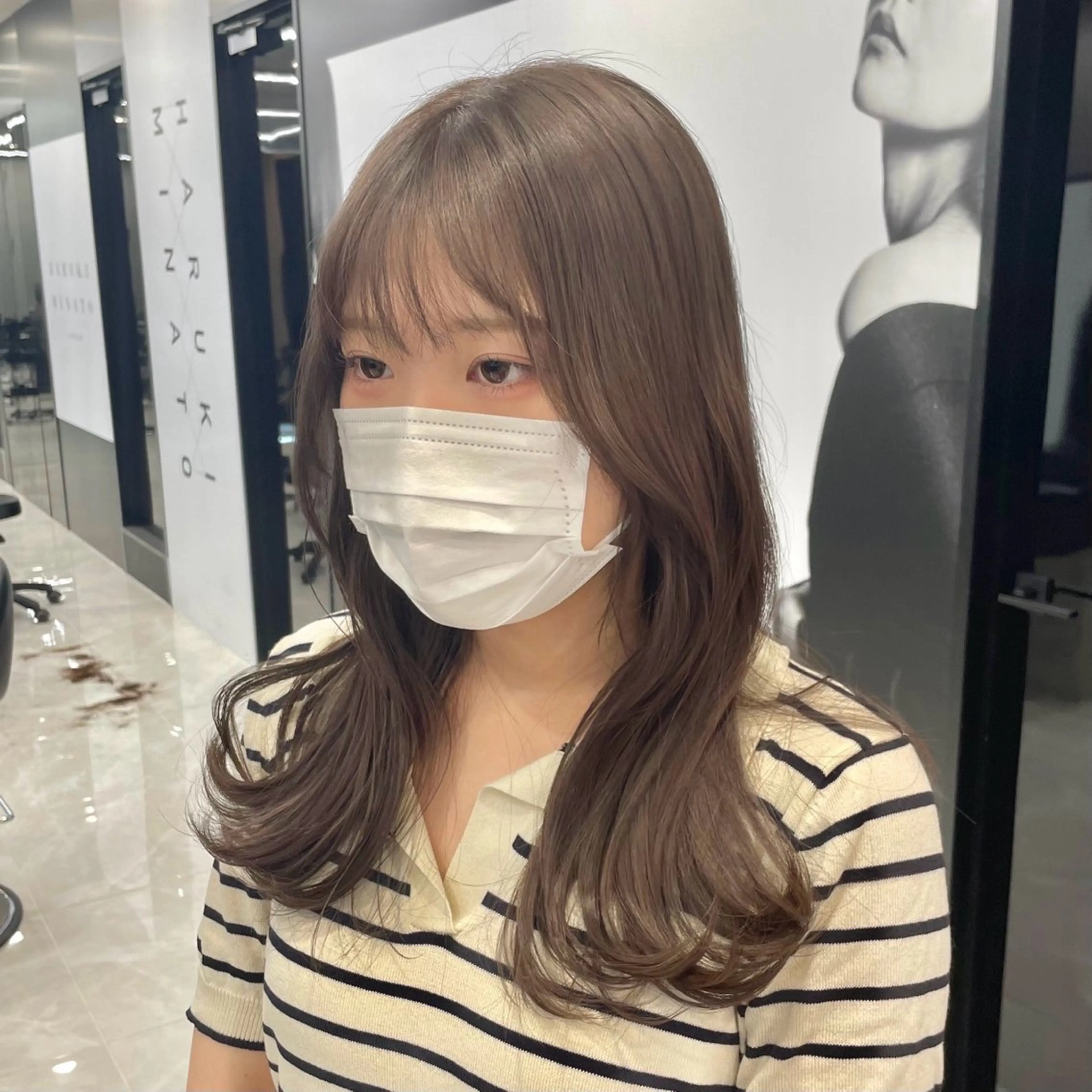 ロング カラー ヘアアレンジ ブリーチ 透明感カラー グレージュ ミルクティーグレージュ くびれヘア ヘアカラー HARUKI MINATO Japan SENDAI所属・🌈【透明感・韓国 ヘア】がっきー🌈のヘアスタイル