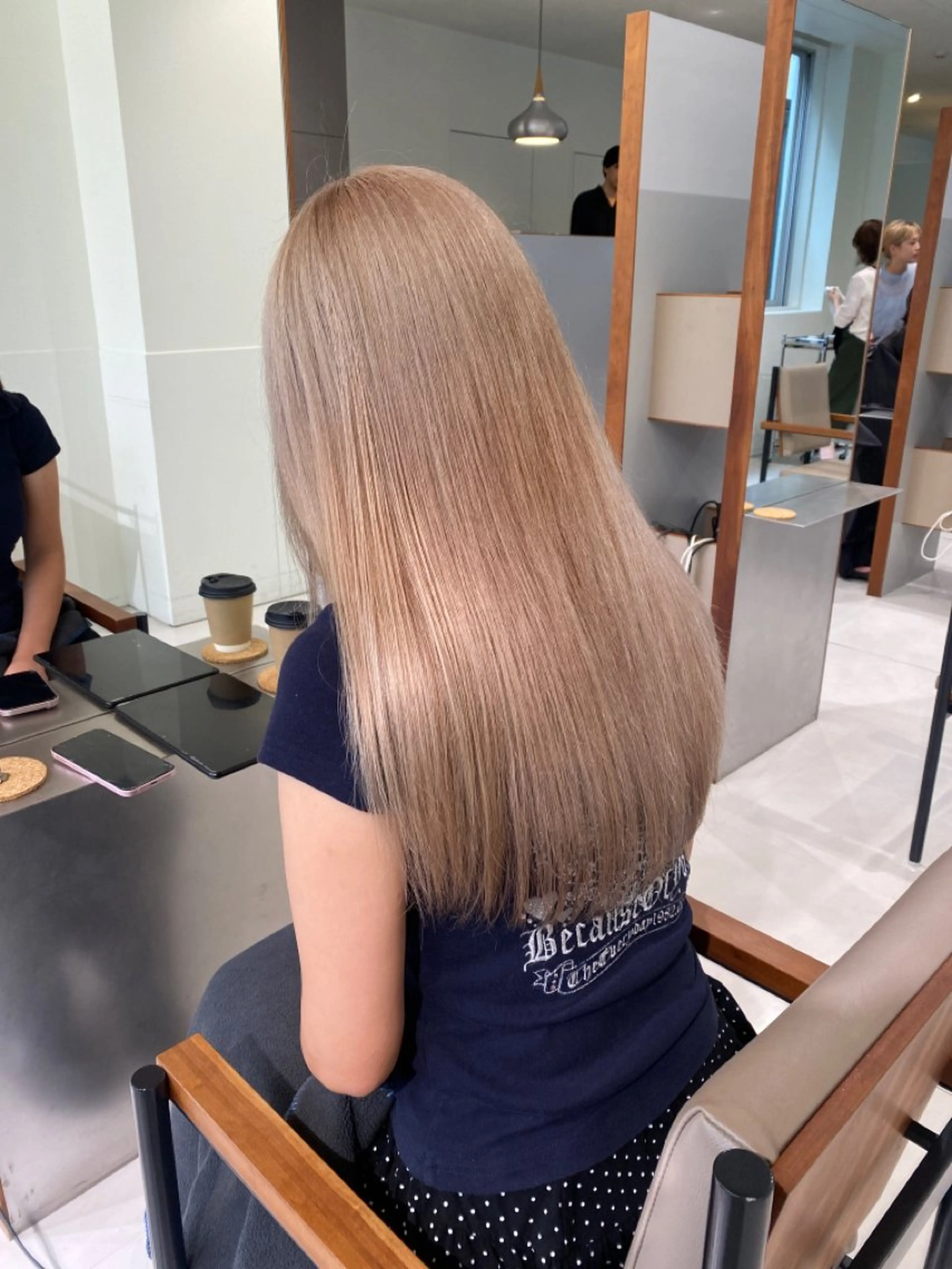 ロング カラー ベージュカラー ブリーチ 透明感カラー ダブルカラー ヘアカラー ハイトーン大得意 ×レイヤー🌜aiのヘアスタイル