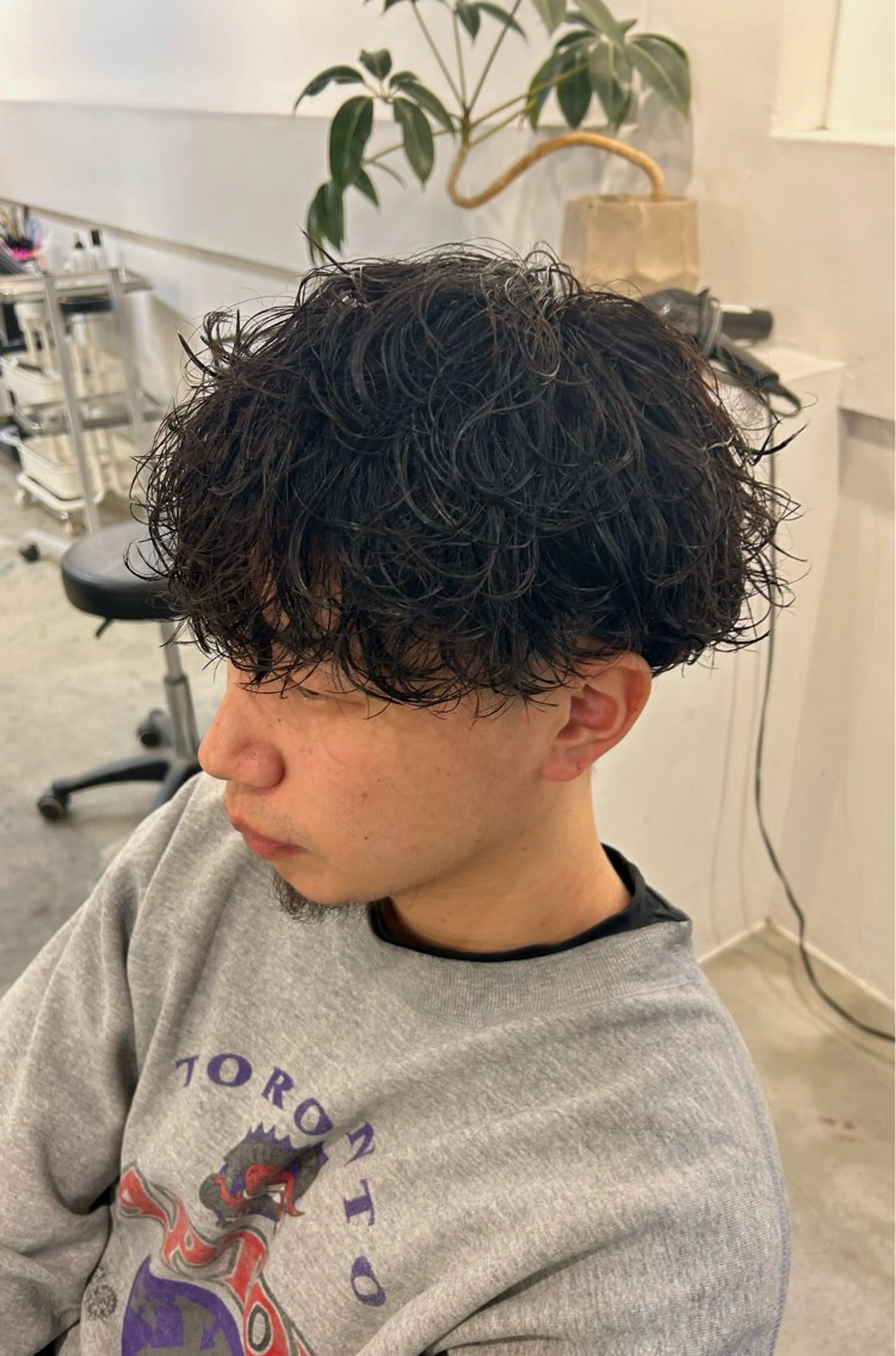 パーマ メンズ ビジネス センターパート フェードカット フェザーパーマ メンズ韓国風 カット パーマ 💈圧倒的かっこいい 💈メンズパーマの匠のヘアスタイル