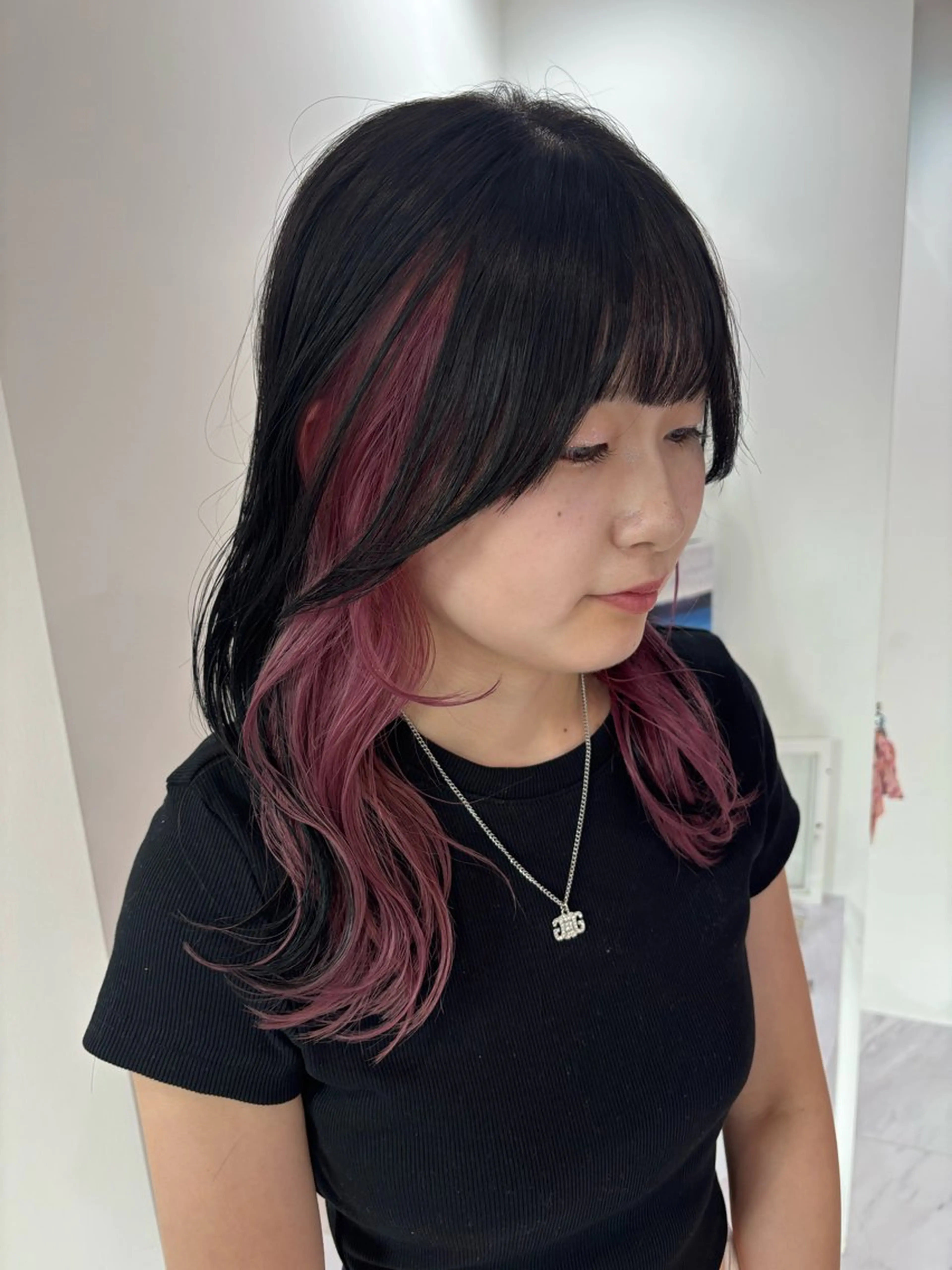 ロング カラー ピンクカラー MONA SAYAKAのヘアスタイル