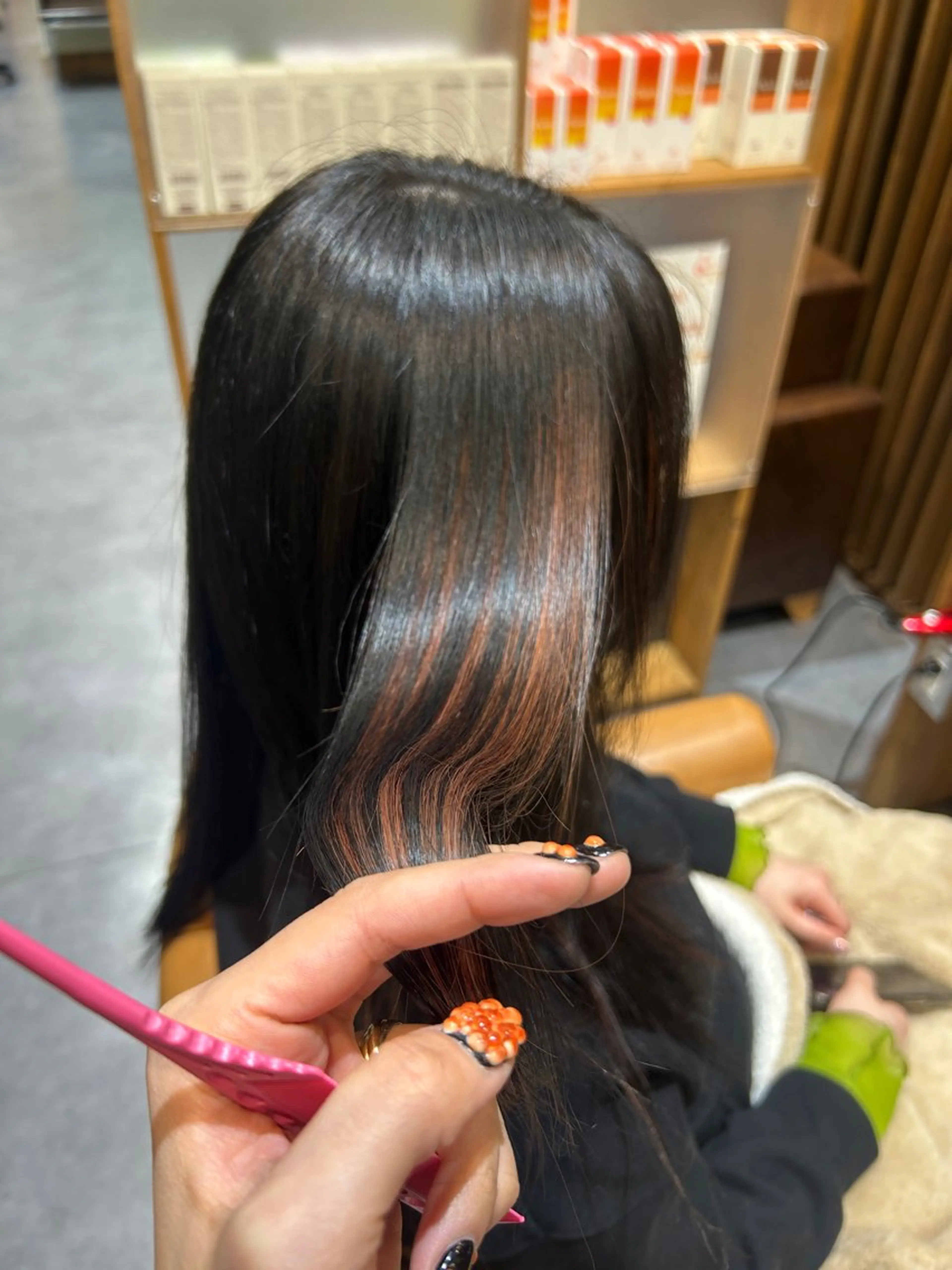 ロング ハイライト 井上 萌のヘアスタイル