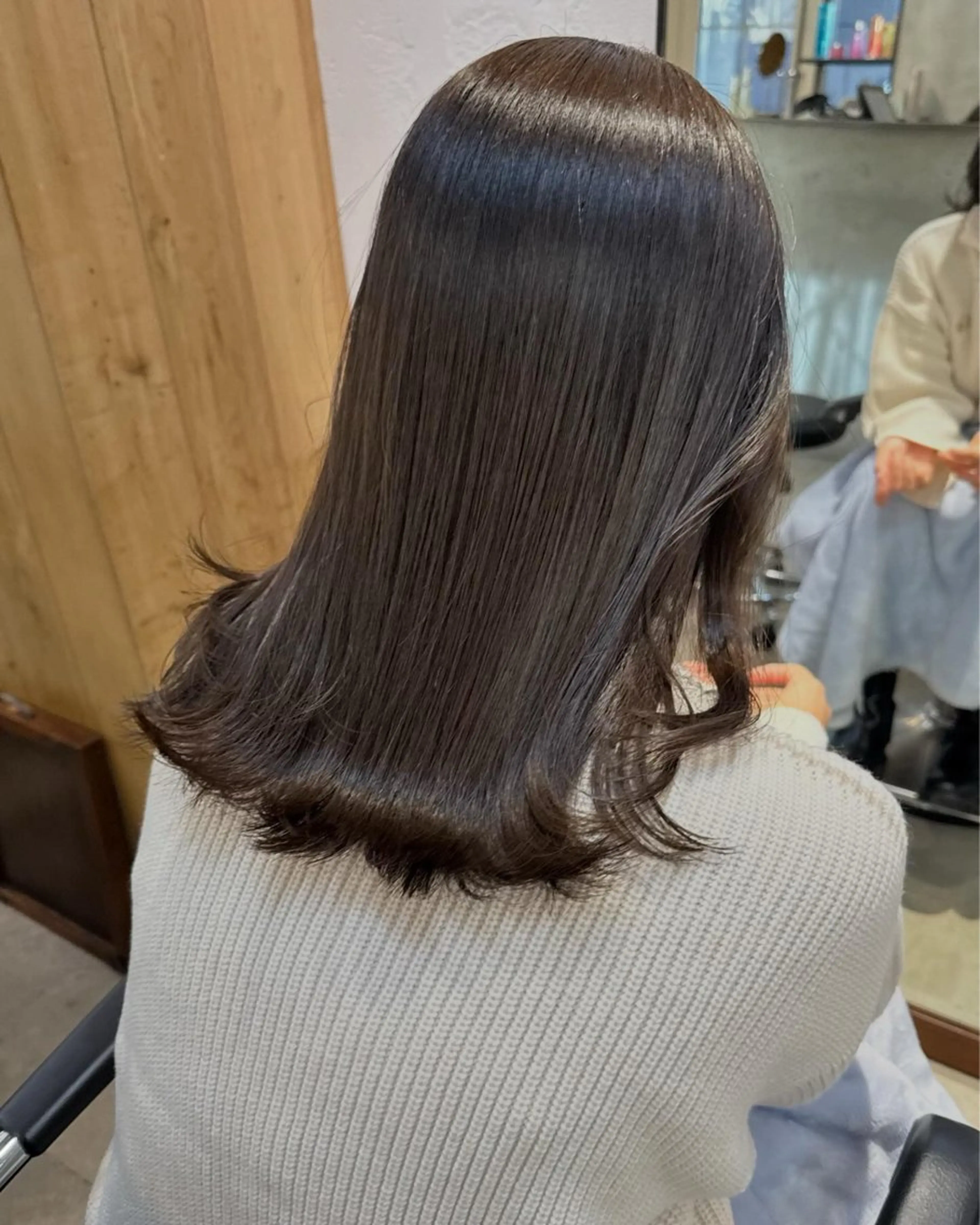 セミロング カラー ミルクティー× グレージュMOMOのヘアスタイル