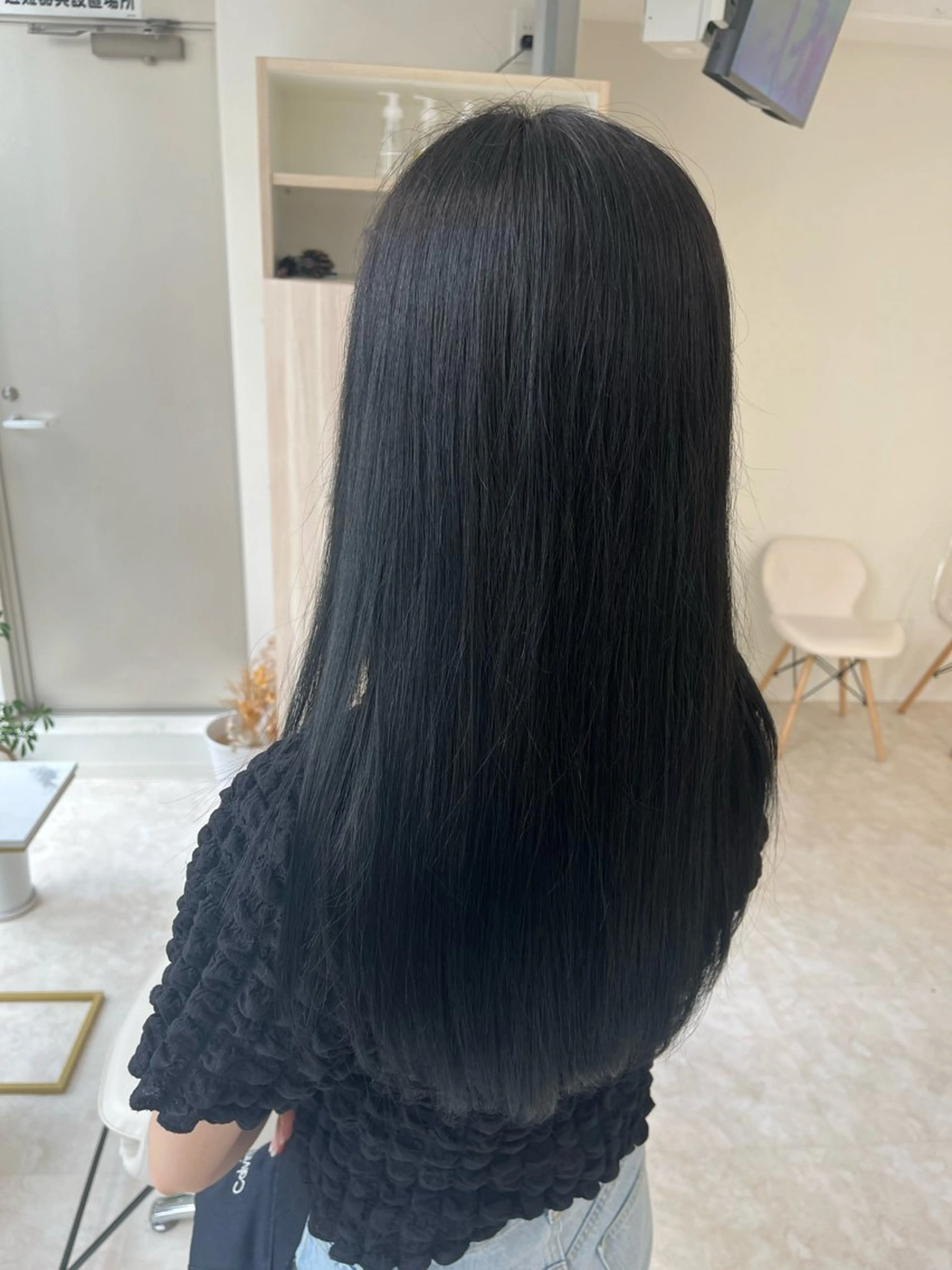 カラー 黒髪 ブルーカラー ブルーブラック カット/ブリーチ🦋 のの  YECCAのヘアスタイル