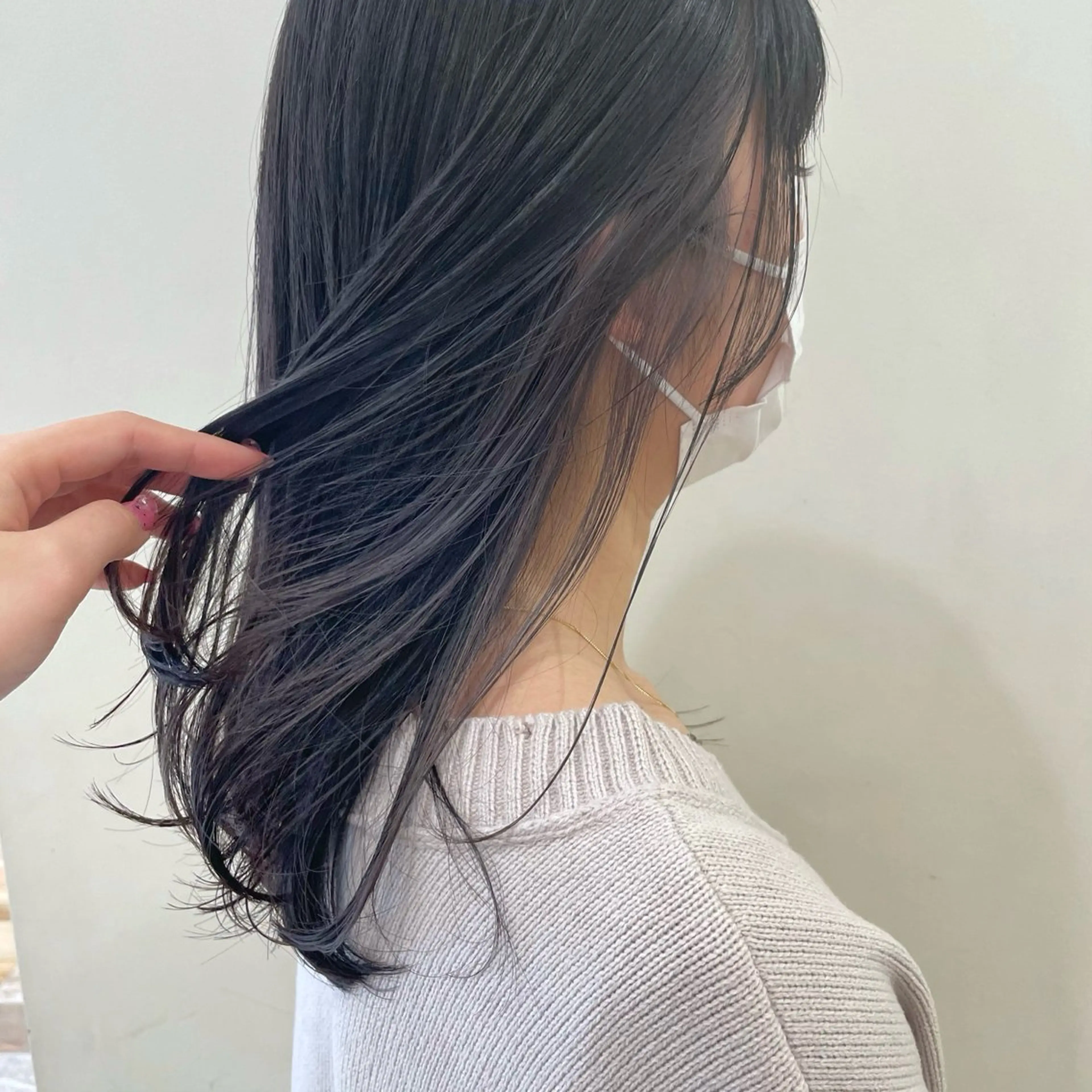 セミロング カラー ウルフレイヤー🐺 ヒナ🩶のヘアスタイル