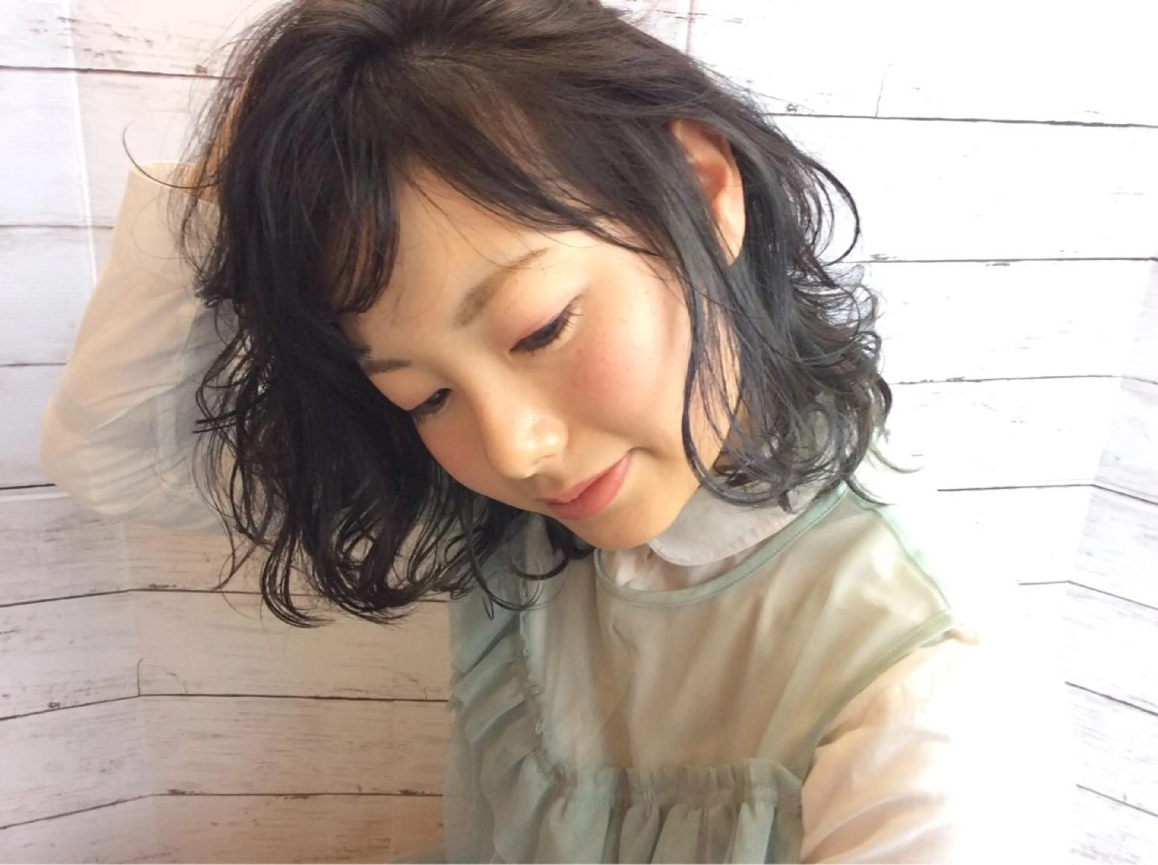 ミディアム カラー アッシュ アッシュグレー ハイライトカラー ボブ 顔周りカット 日比 貴大/ minim hairのヘアスタイル