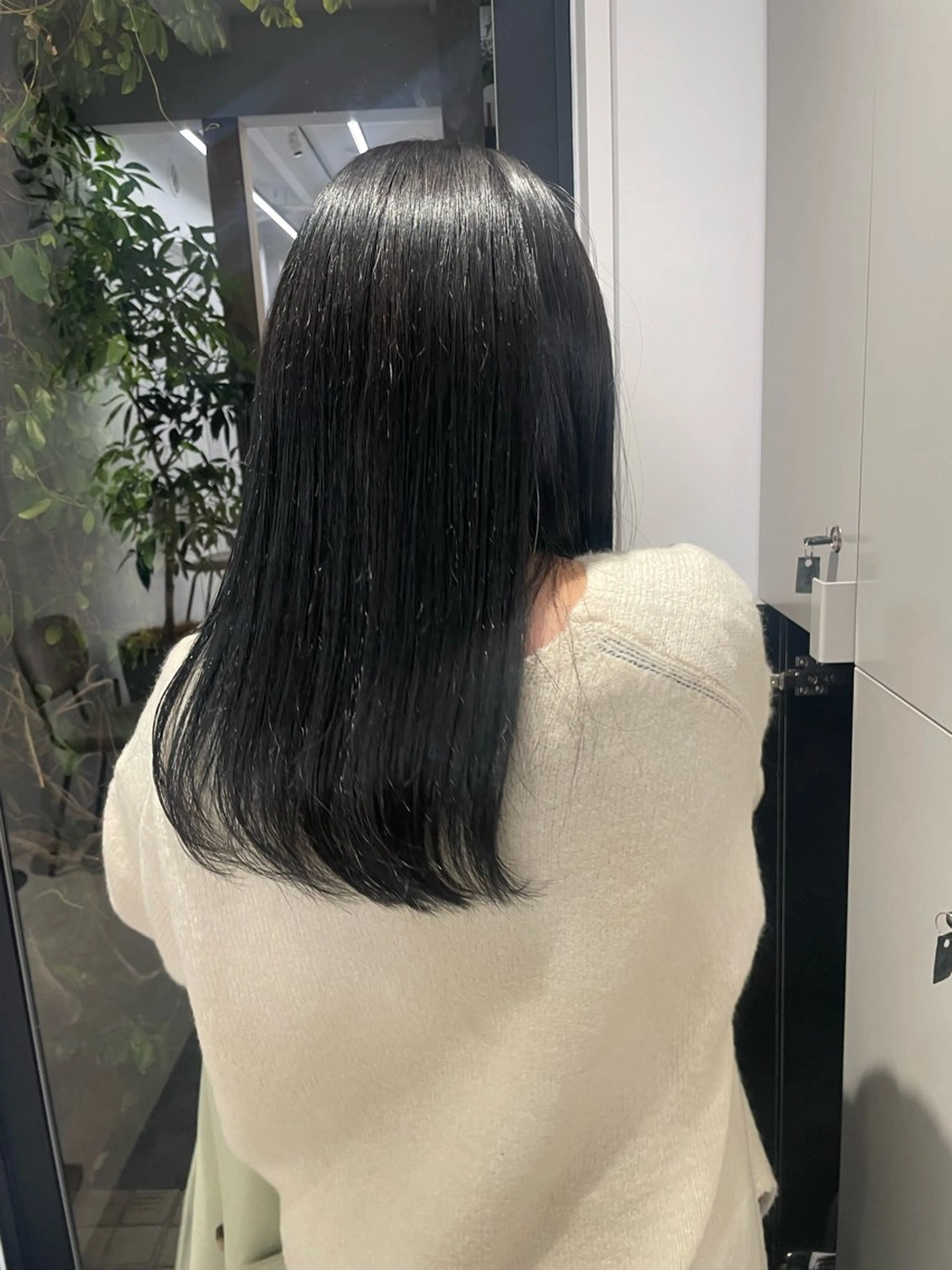 セミロング カラー lomalia suwaのヘアスタイル